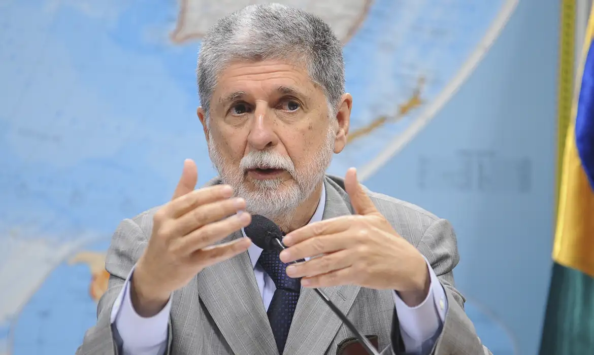 ‘Momento crítico no mundo’, alerta Celso Amorim, após ataque dos EUA à Venezuela