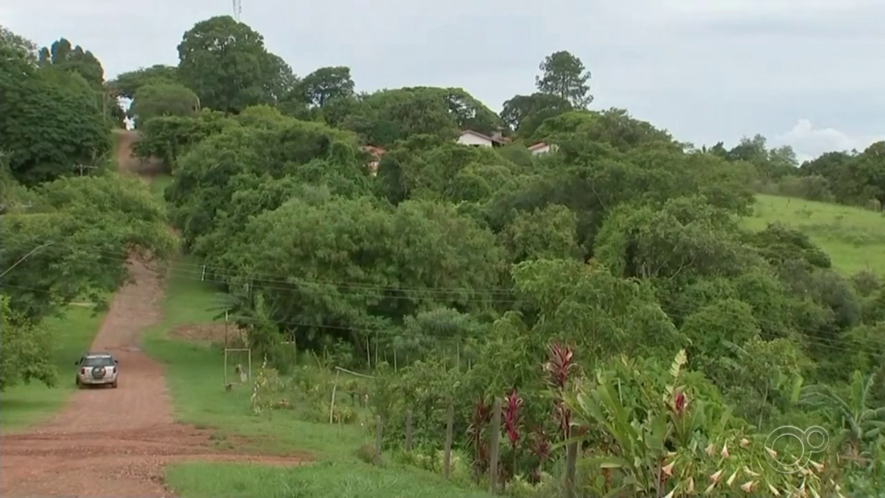 Moradores recorrem ao Ministério Público para pedir saneamento básico e asfalto em bairro 