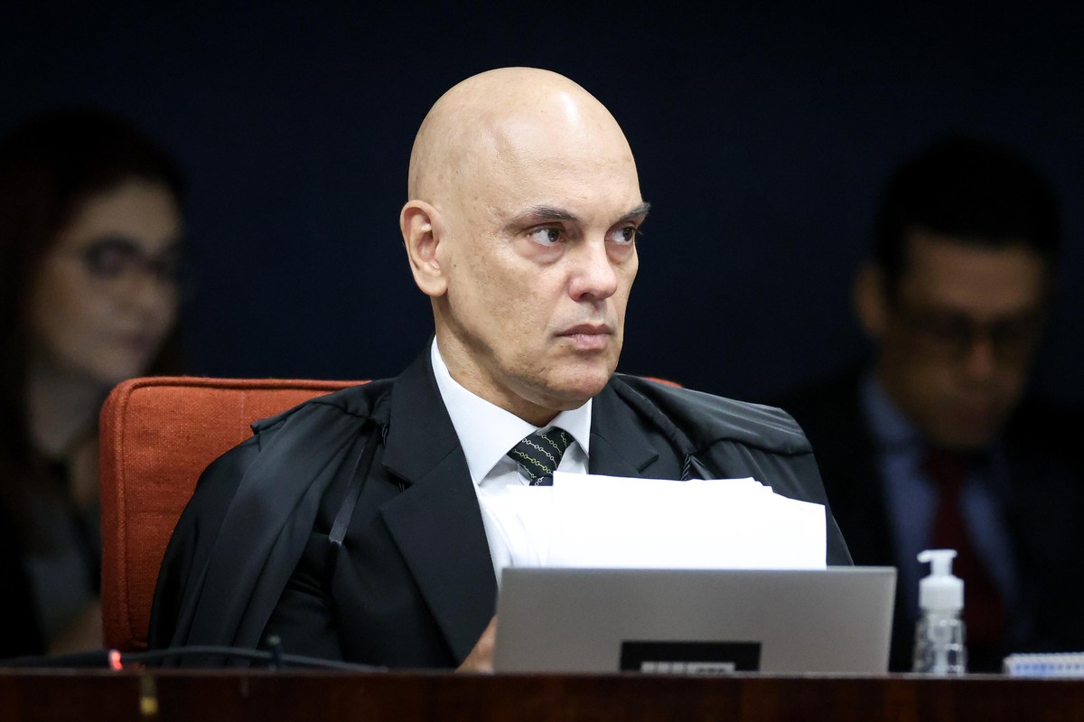 Moraes anula sindicância sobre assistência médica a Bolsonaro e manda PF ouvir presidente 