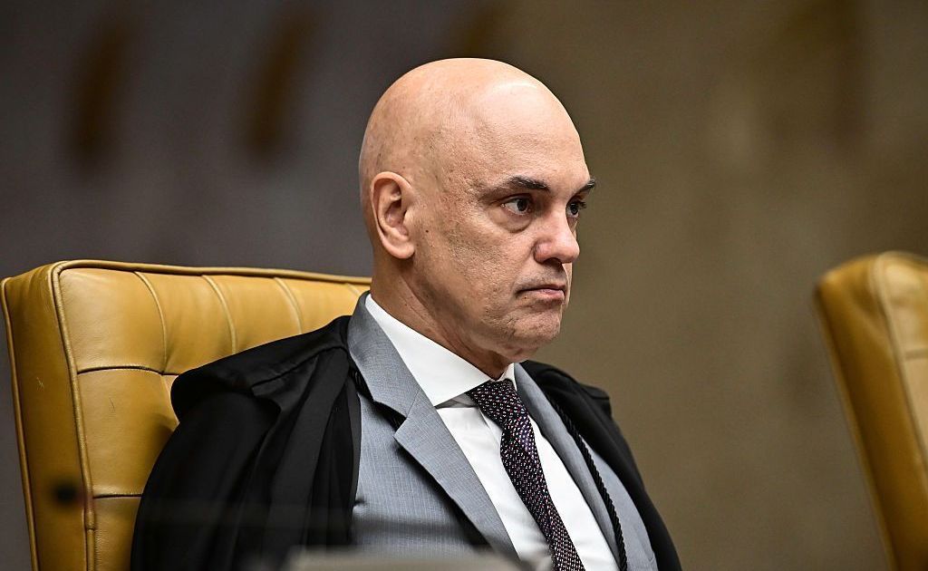 Moraes manda PF ouvir presidente do CFM após nota sobre saúde de Bolsonaro
