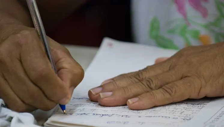 Mulheres Dominam Matrículas na EJA no Ceará: Um Decenal de Liderança