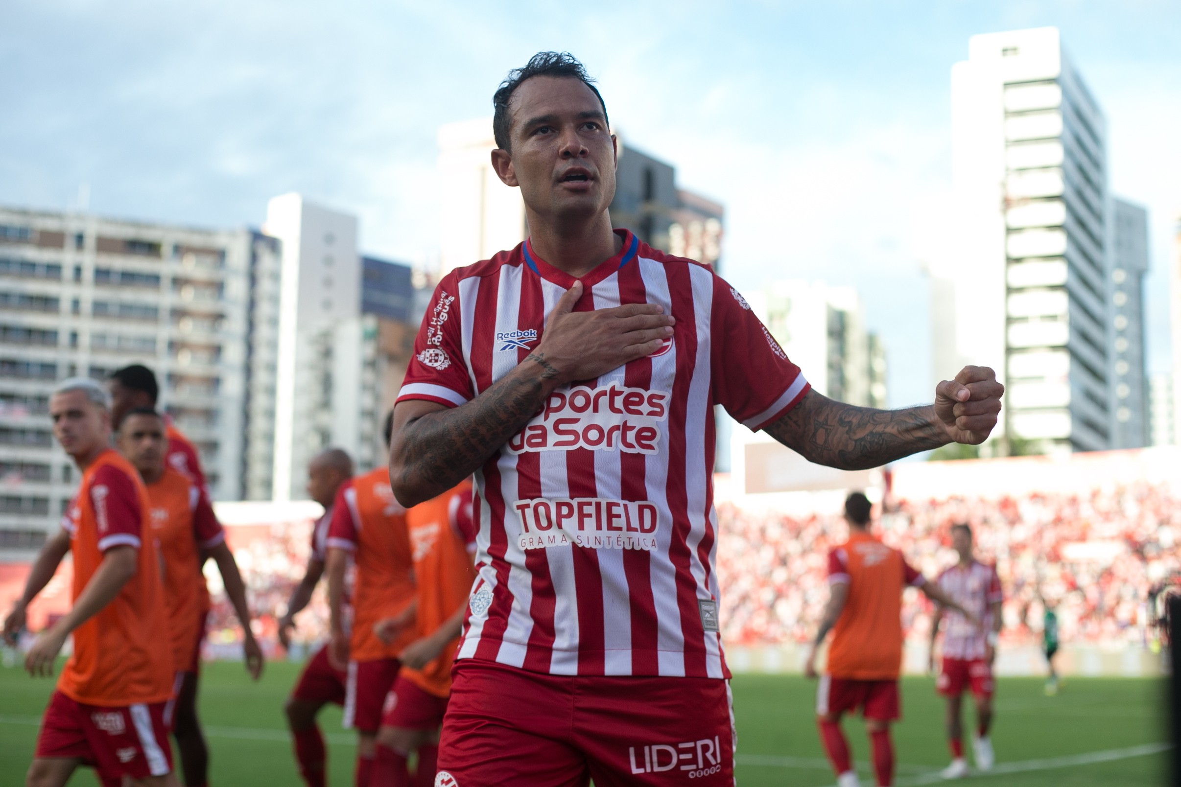 Náutico bate América-MG e Vinícius explode em duplo: notas da partida