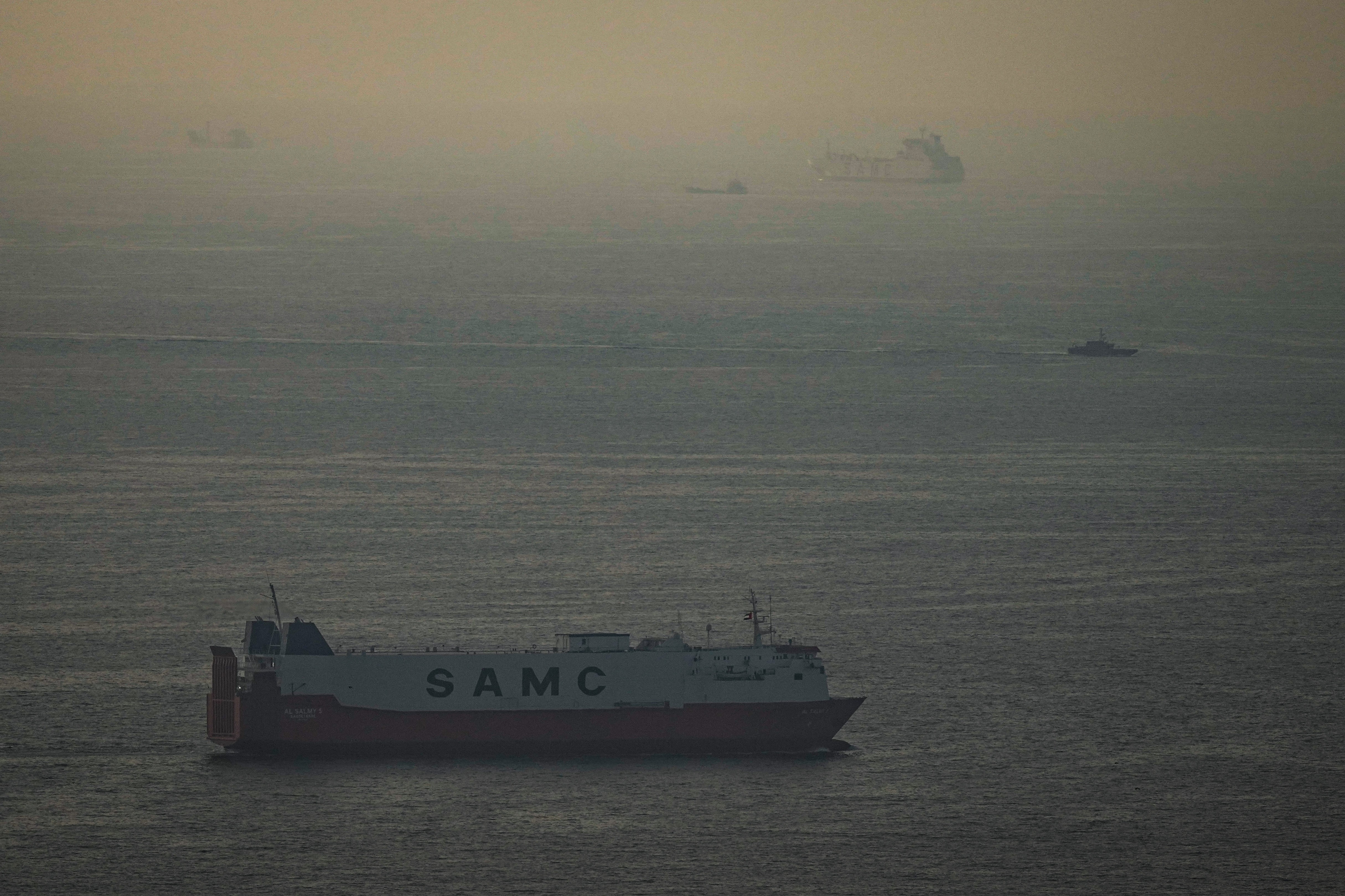 Navios Parados no Mundo: O Impacto Direto na sua Vida no Brasil