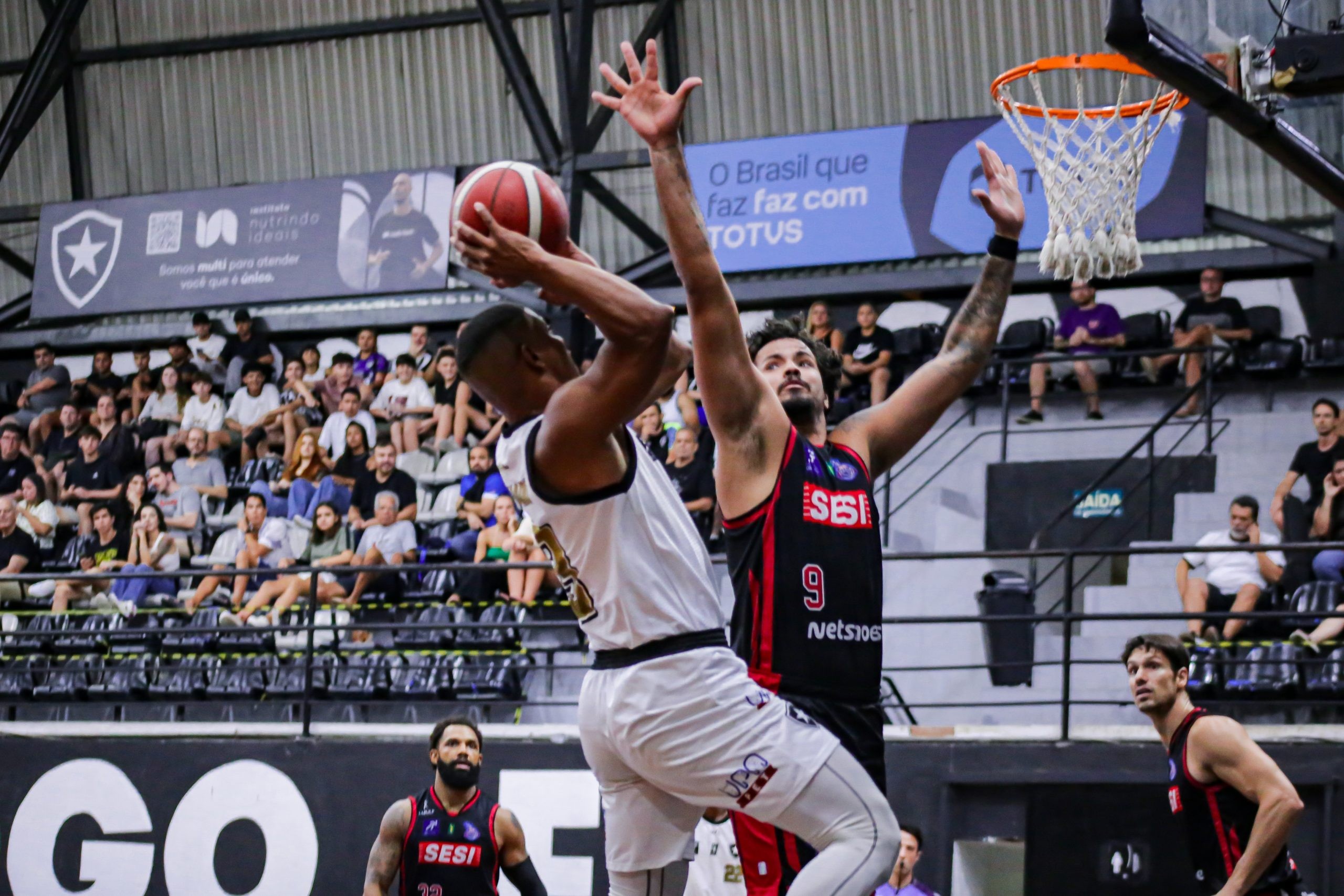 NBB: Flamengo e Franca escrevem história no playoff, enquanto Mogi avança