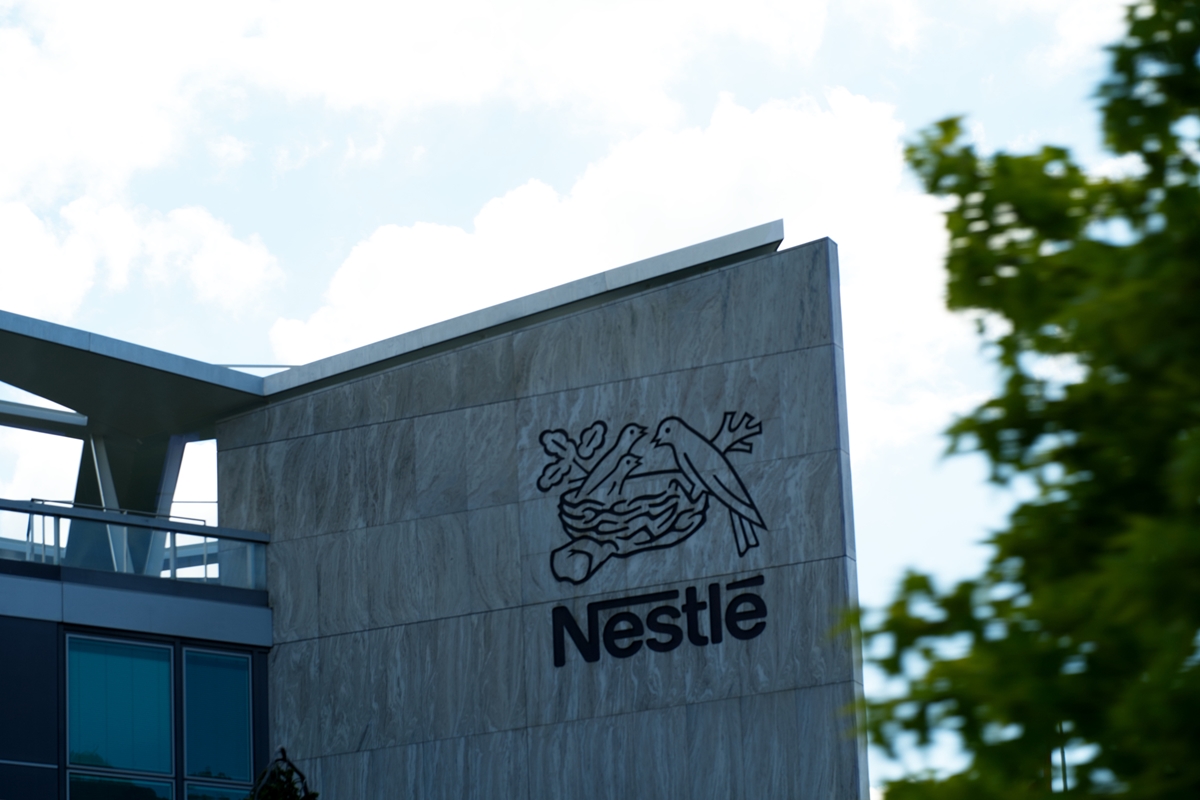 Nestlé recolhe fórmulas infantis na Europa por risco de toxina