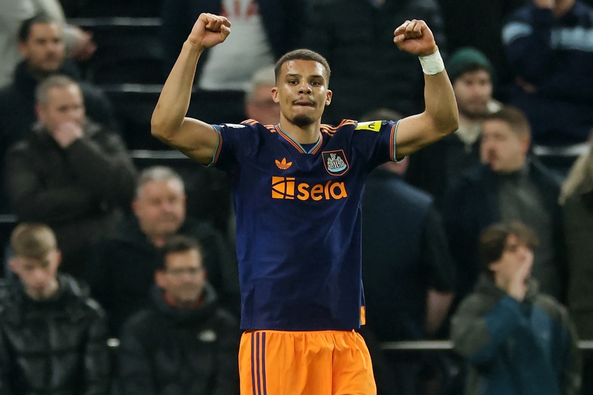 Newcastle vence Tottenham e sobe na tabela da Premier League