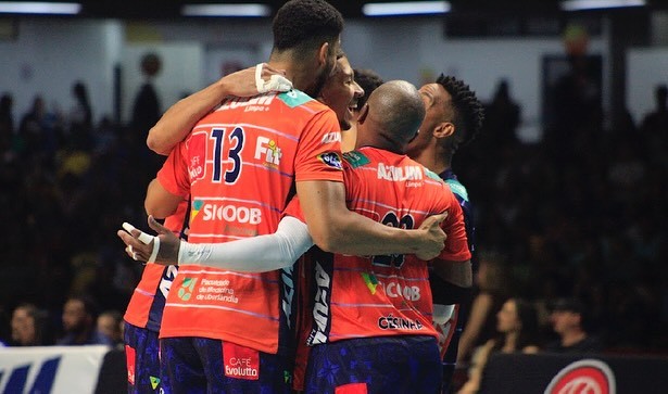 No tie-break, Monte Carmelo vence Campinas que perde a liderança da Superliga Masculina