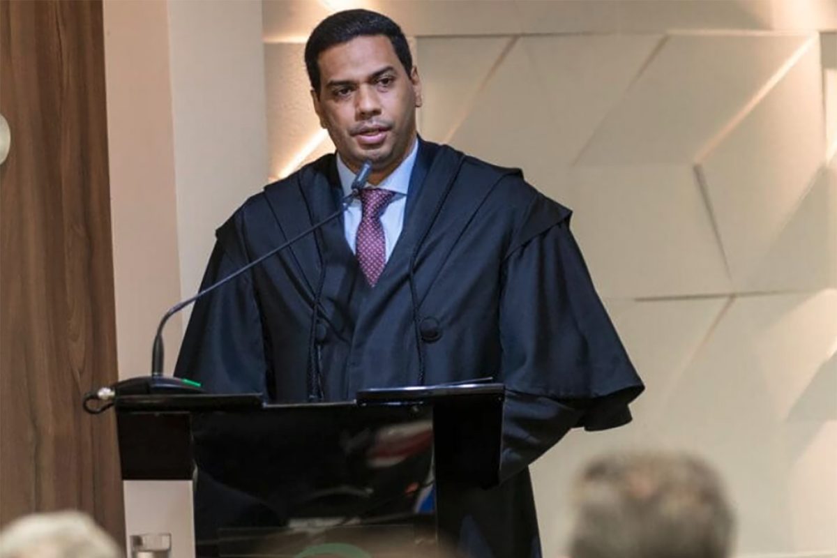 O banqueiro nunca pagou a ninguém para defendê-lo, só a advogados