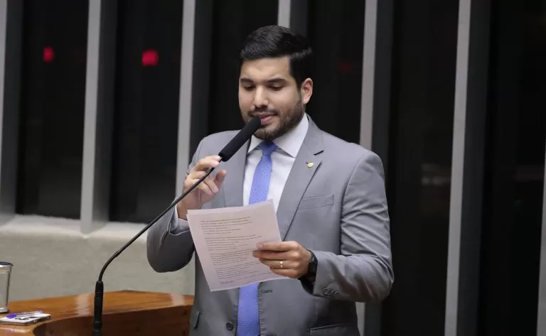 Obrigações Jurídicas para Analfabetos: Projeto de Lei Exige Escritura Pública