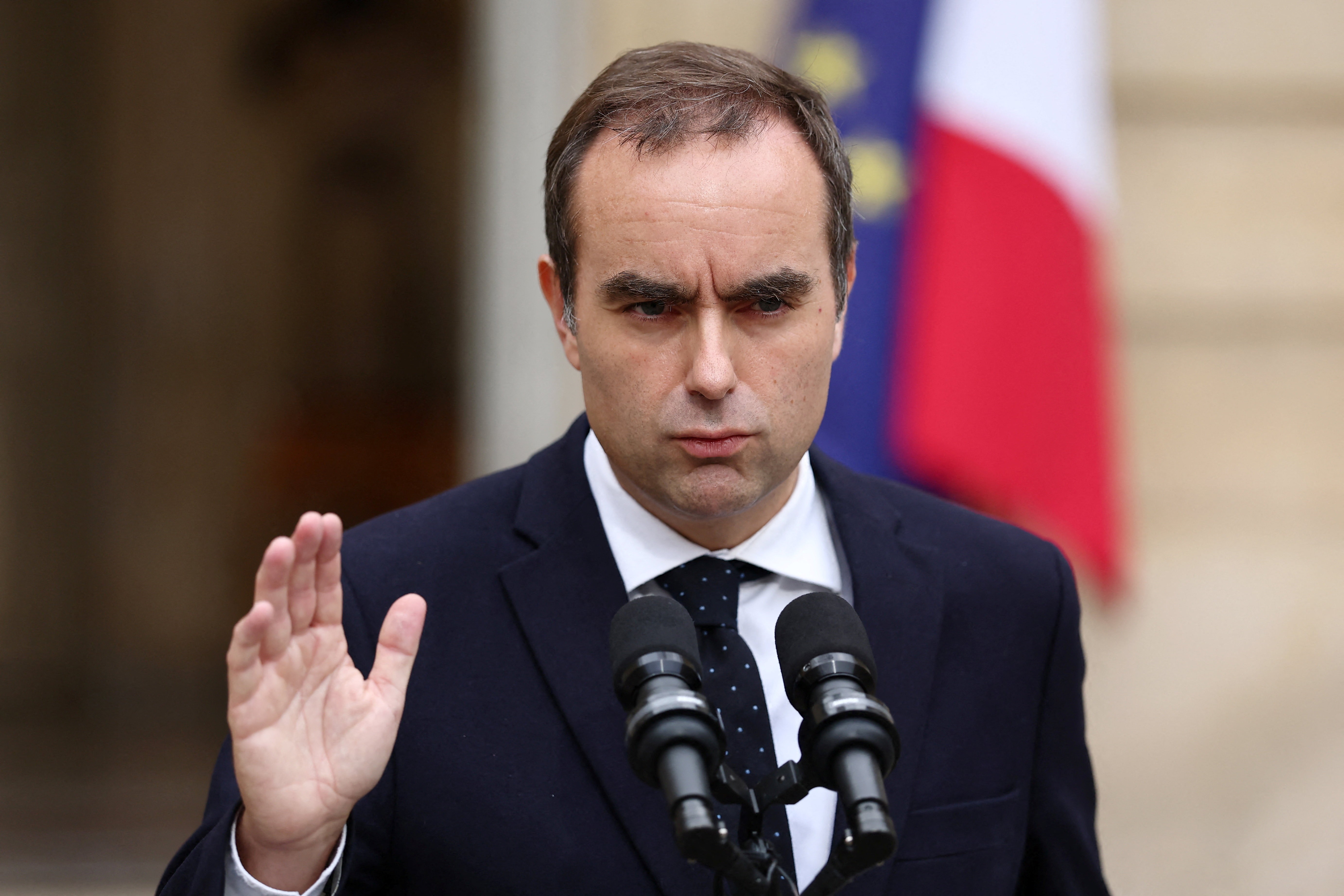 Oposição busca derrubar governo da França após aprovação do acordo UE-Mercosul