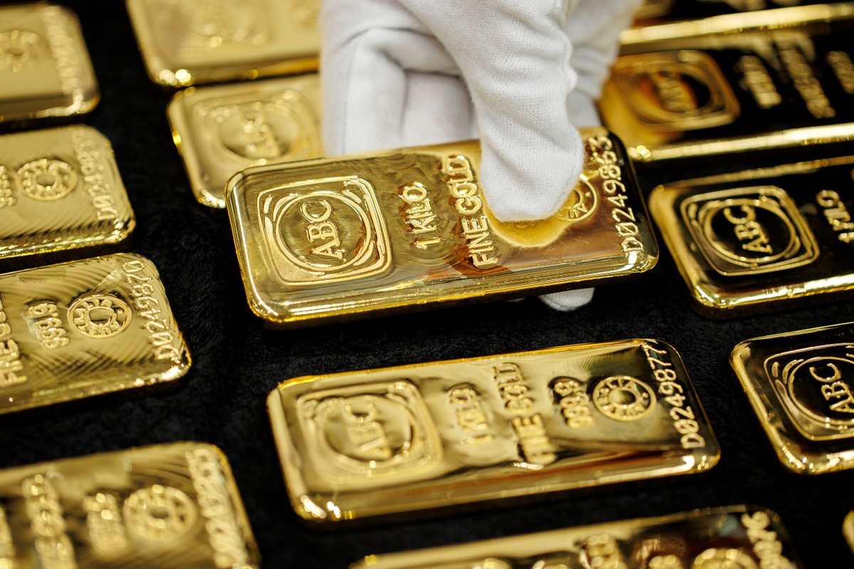Ouro dispara com demanda por ativos seguros após invasão dos EUA à Venezuela
