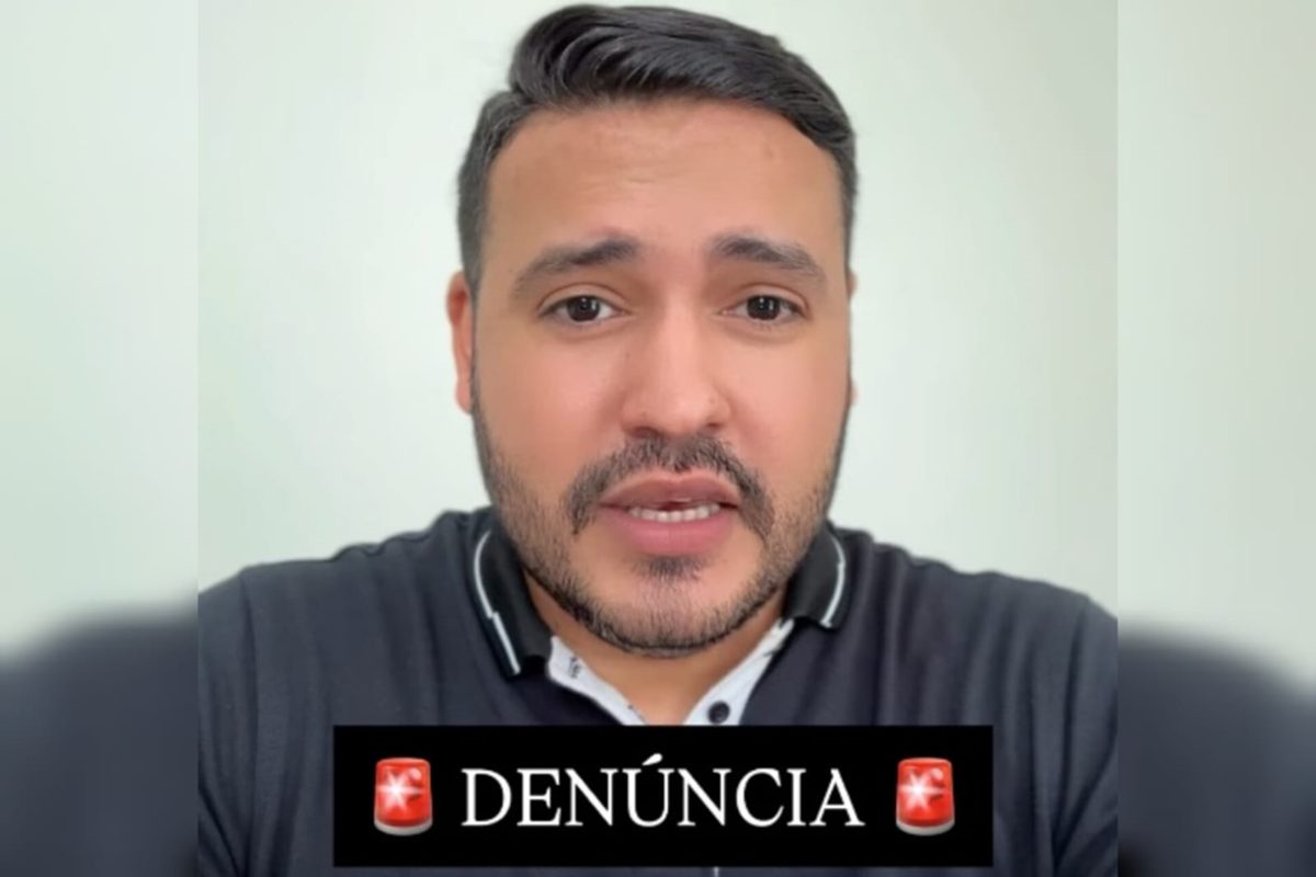 Padre leva golpe ao comprar túnicas na internet e expõe caso nas redes