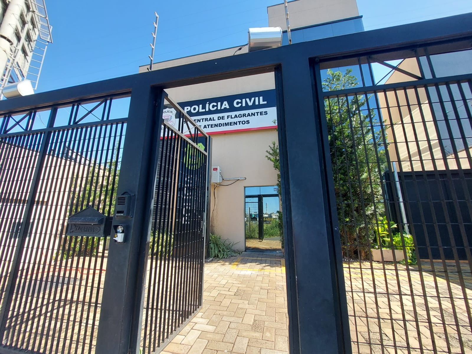 Pai denuncia suspeita de maus-tratos após filha passar dois dias com a mãe, apresentar hem