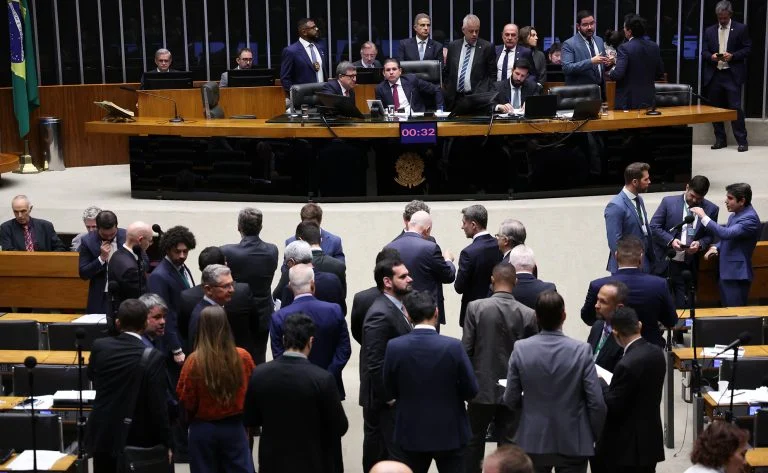 PEC do Fim da Scala 6x1: Como Empresários Tentam Mudar as Regras Trabalhistas no Brasil