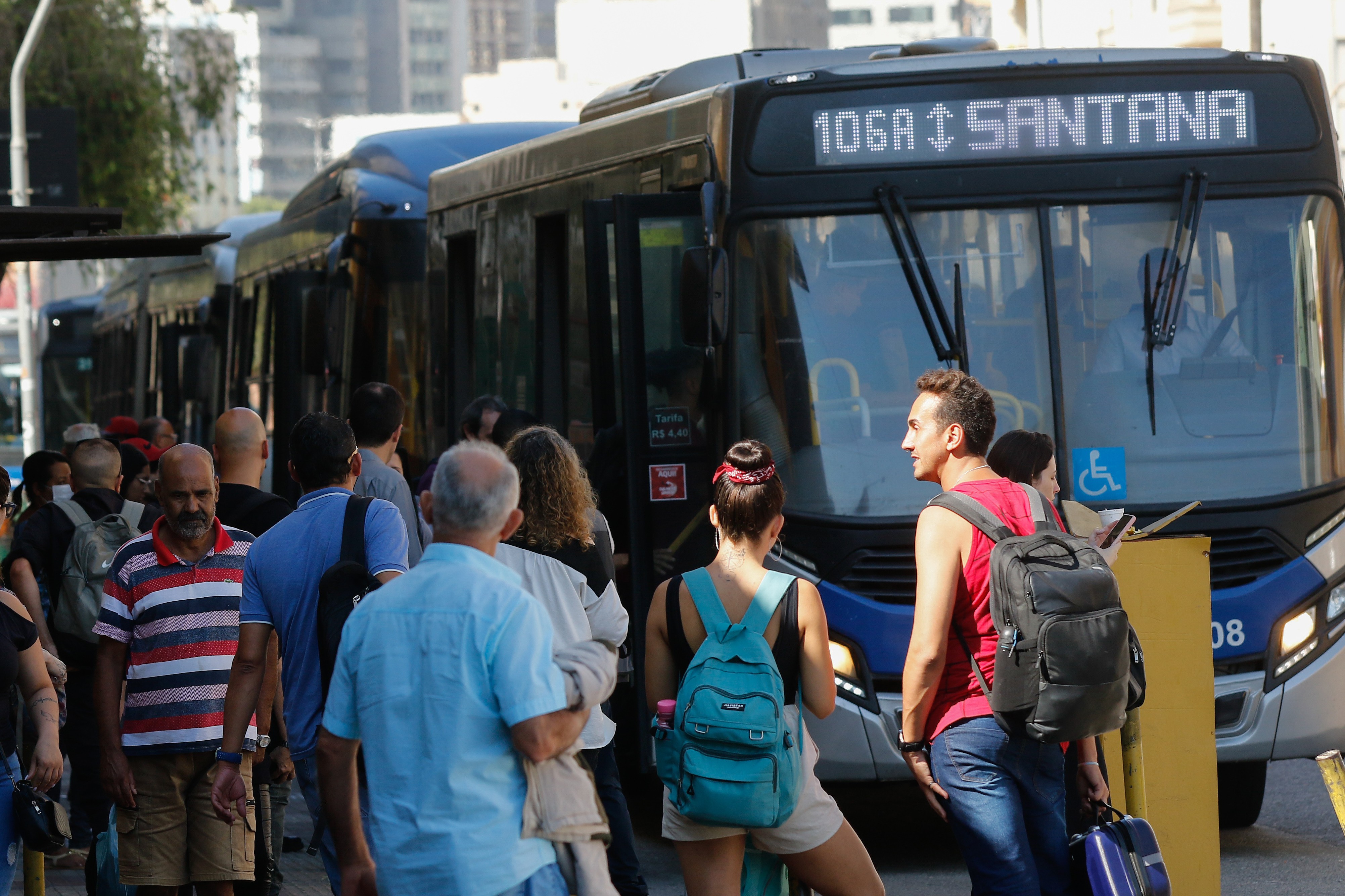 Pelo menos cinco capitais começam 2026 com reajustes nas tarifas de ônibus, m...