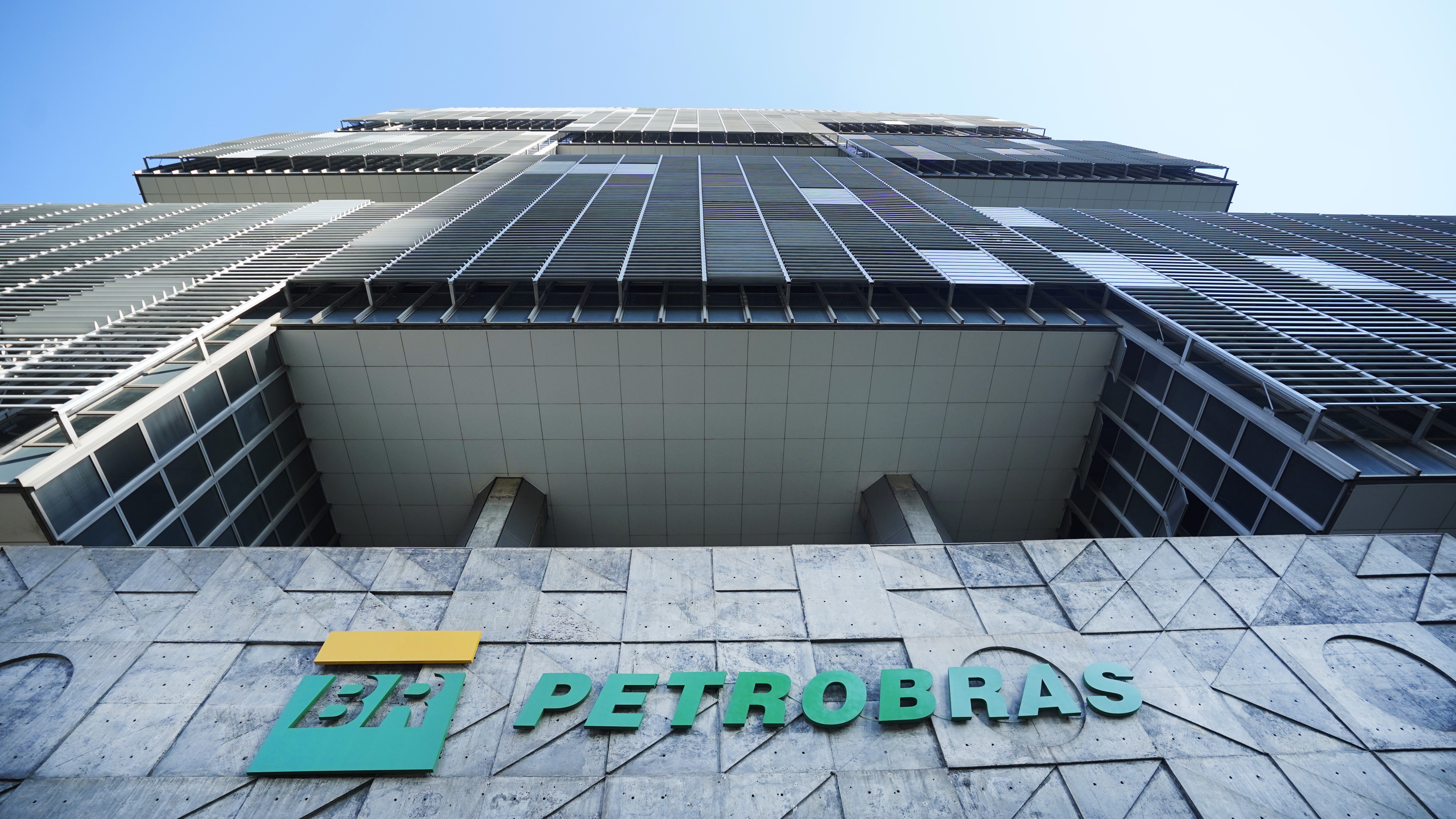 Petrobras Aumenta Preço do Querosene de Aviação em 9,4% a Partir de Domingo