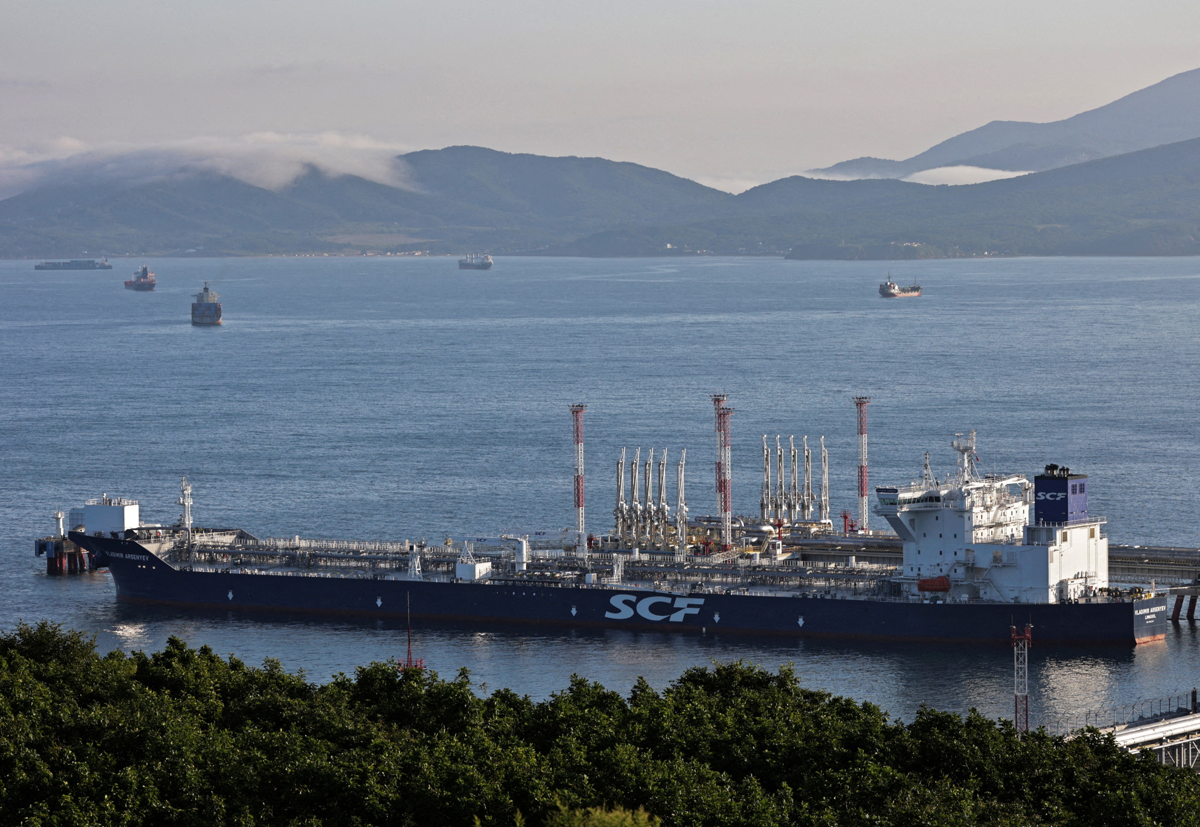 Petroleiros Rússicos Voltam ao Mercado Internacional: Impactos na Economia Global