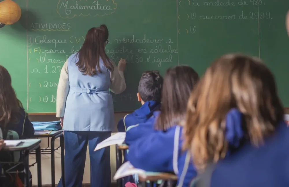 Piso Nacional do Magistério: STF Decide que Professores Temporários Têm Direito ao Salário Mínimo