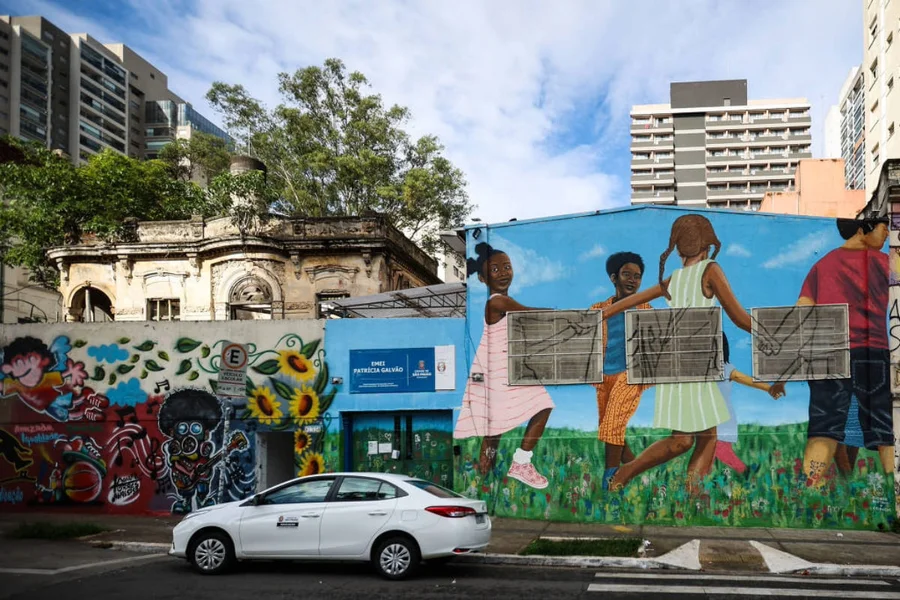 Polêmica em São Paulo: Famílias se Mobilizam Contra Documentário do Brasil Paralelo