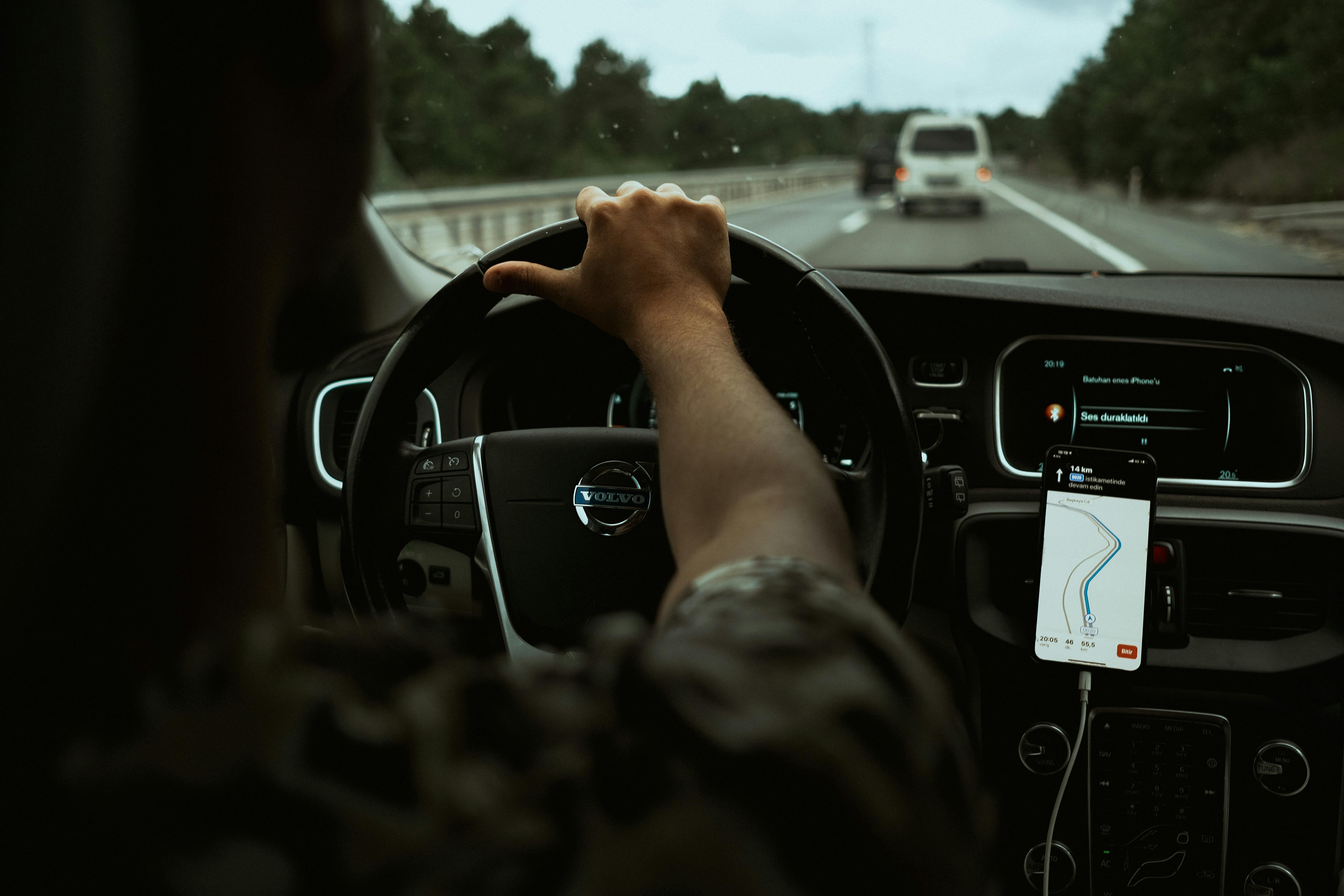 Prazo para motoristas por app do DF instalarem QR Codes vai até 23 de fevereiro; saiba com