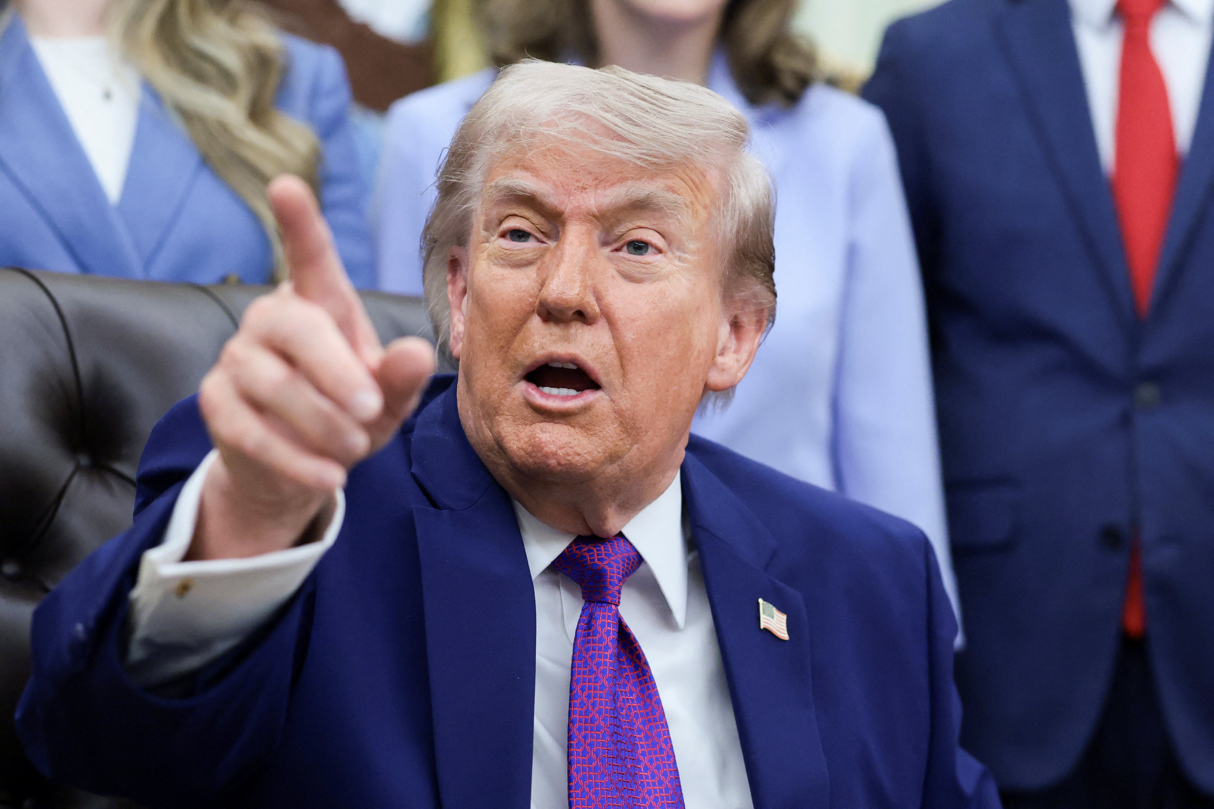 Preços da Gasolina nos EUA: Trump Anuncia Suspensão do Imposto Federal