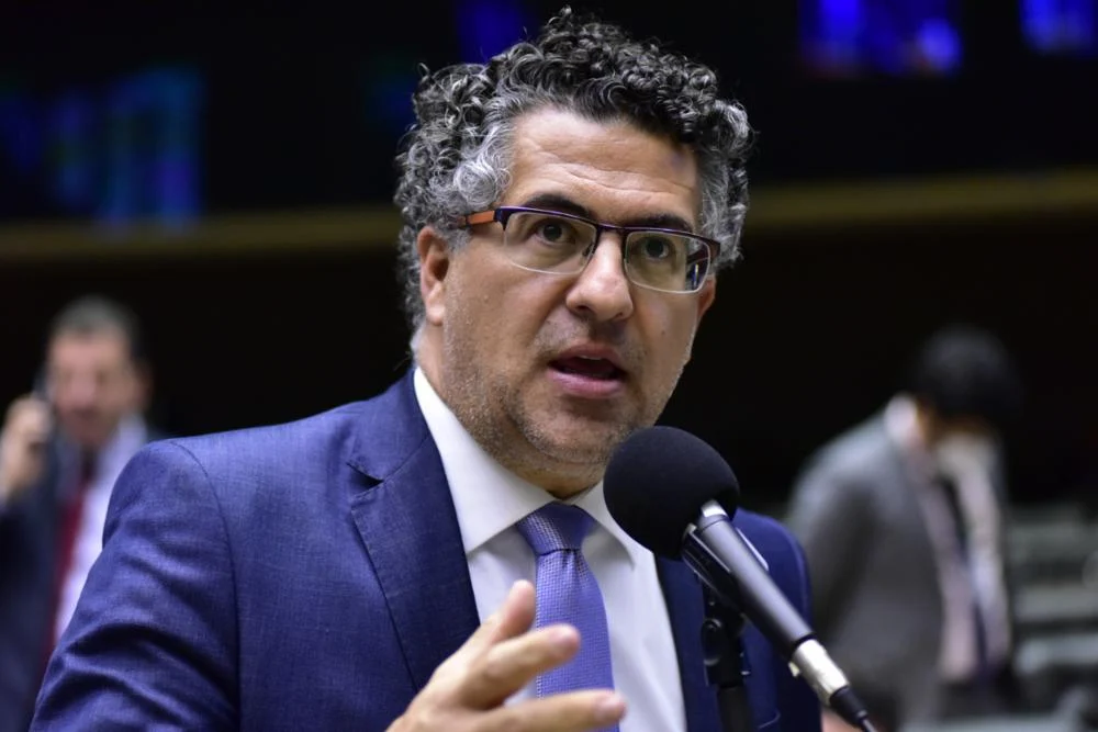 Presidente da Comissão da Escala 6×1 Rejeita Compensações ao Empresariado