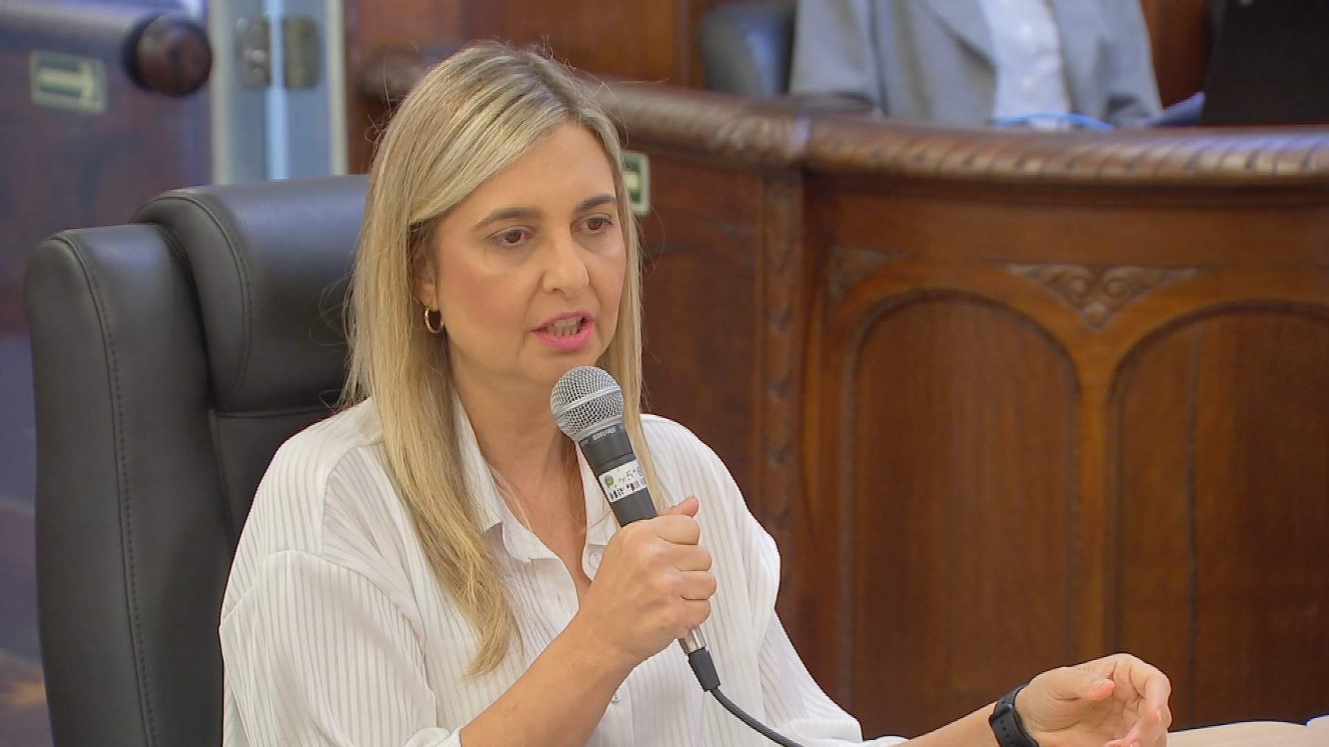 Presidente da Emdurb admite venda irregular de materiais e uso de valor para compra de móv