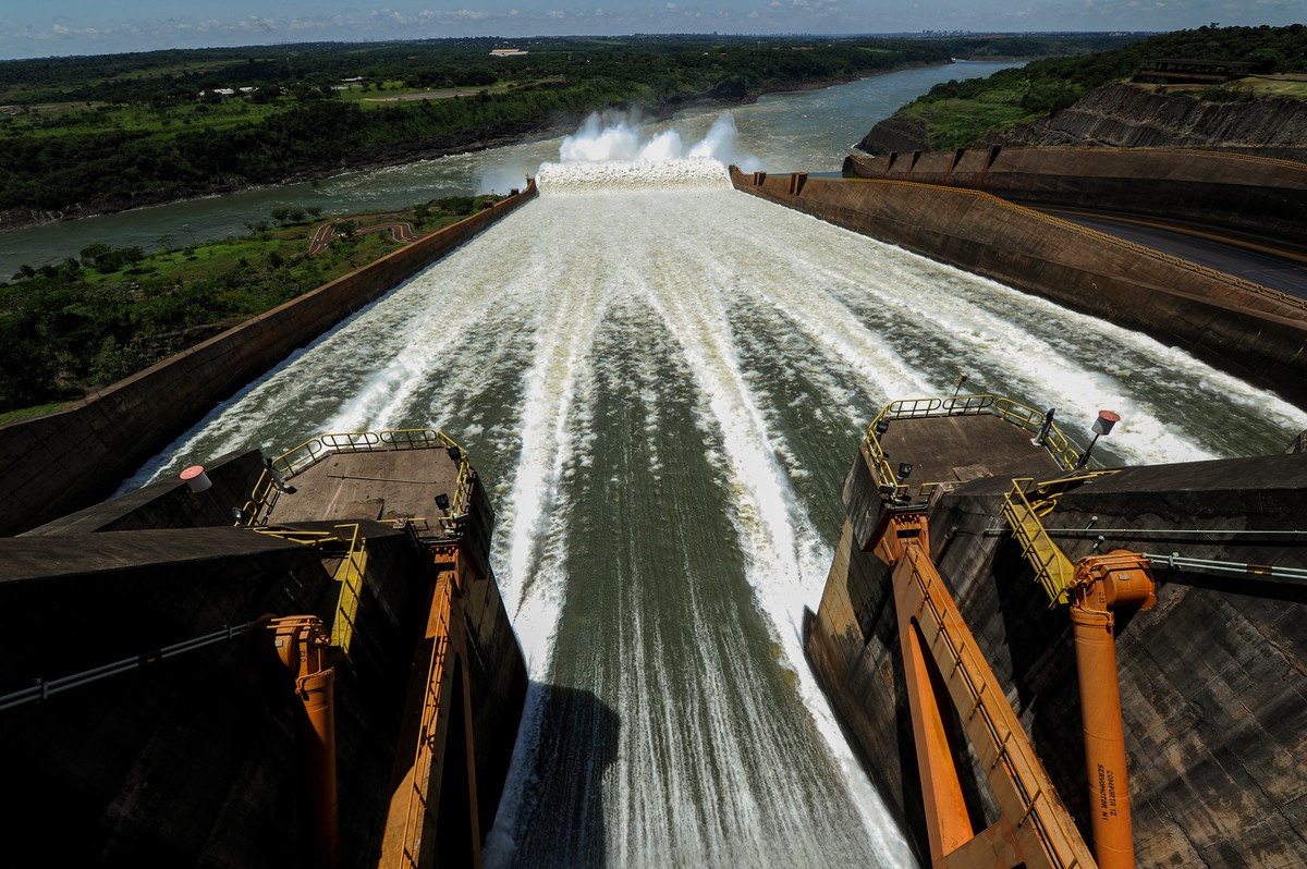 Presidente paraguaio contraria acordo e diz não querer baixar tarifa de Itaipu