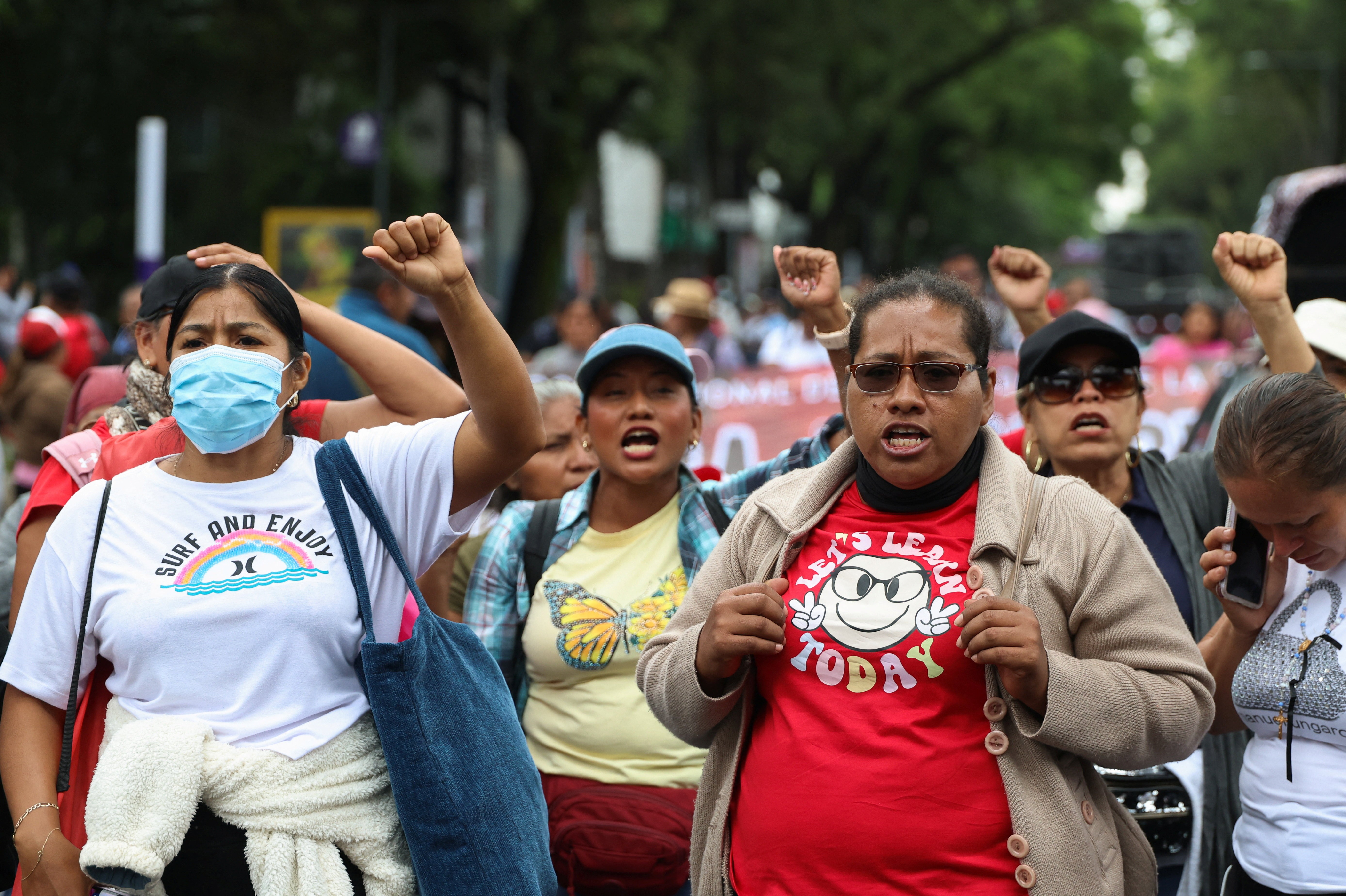 Professores do México pedem aumento de 100% durante protestos antes da Copa do Mundo