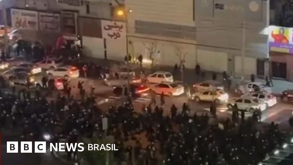 Protestos tomam o Irã na maior demonstração de força da oposição em anos; país tem 'apagão
