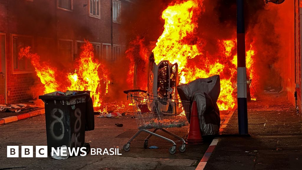 Protestos Violentos na Irlanda do Norte após Ataque com Faca: O que está por Trás?