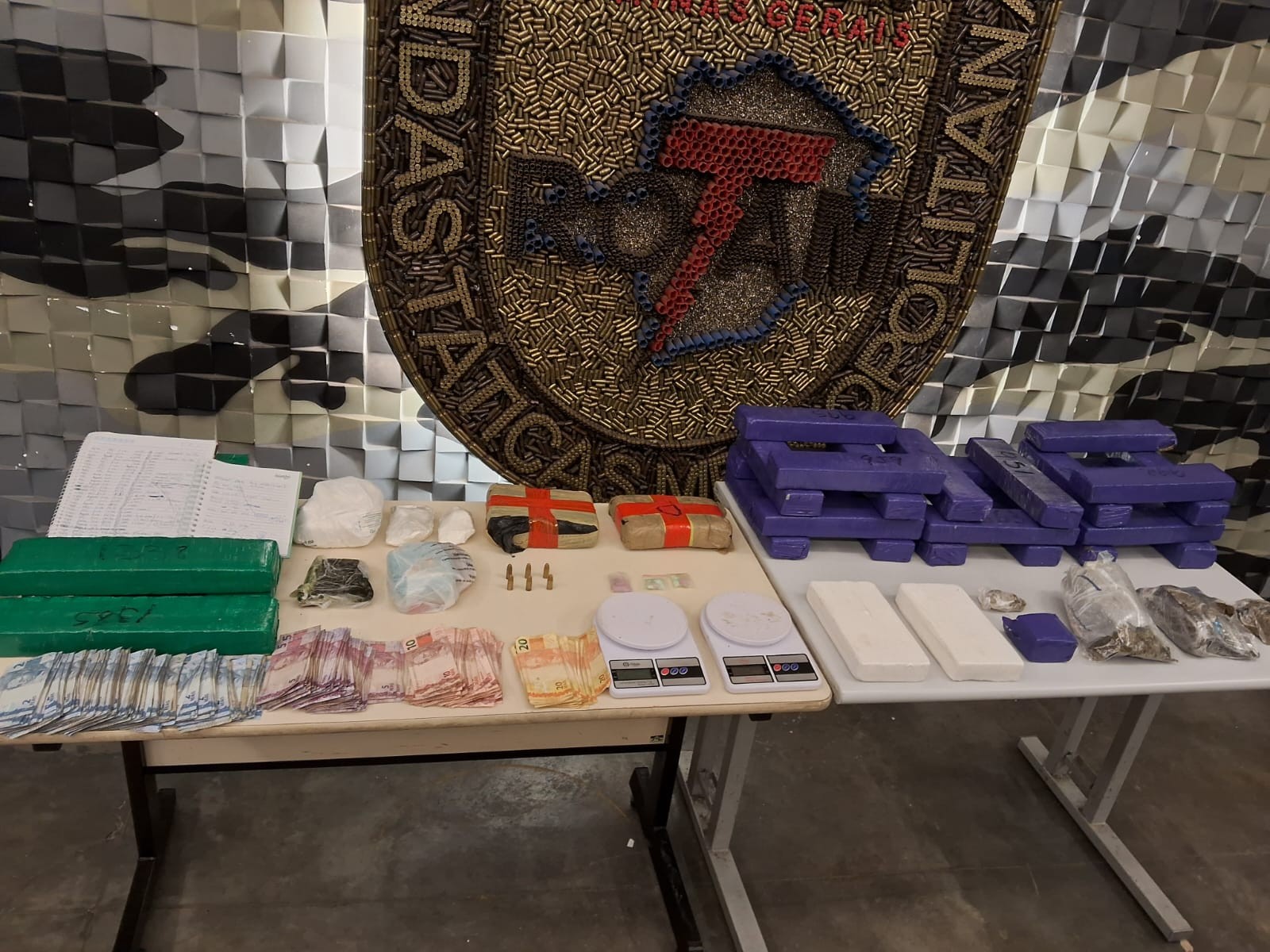 Quadrilha é presa com drogas e munições na Grande BH