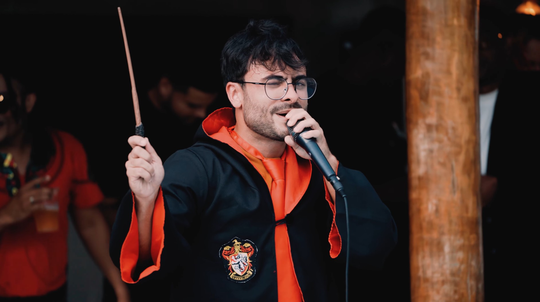 Quem é sósia de Harry Potter que diz ter sido notificado pela Warner