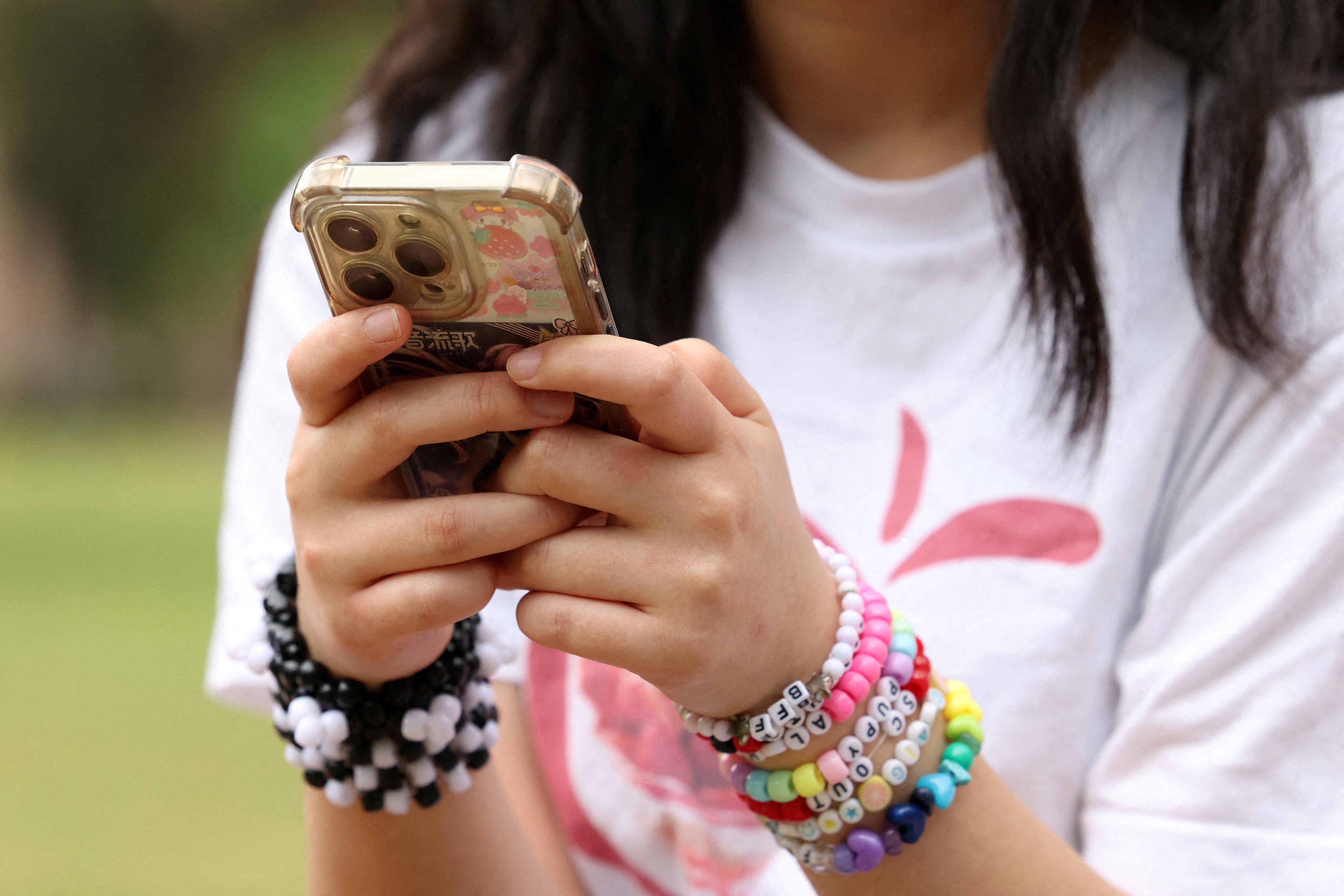 Reino Unido Testará Limites de Redes Sociais para Adolescentes: Saiba o Que Isso Pode Significar