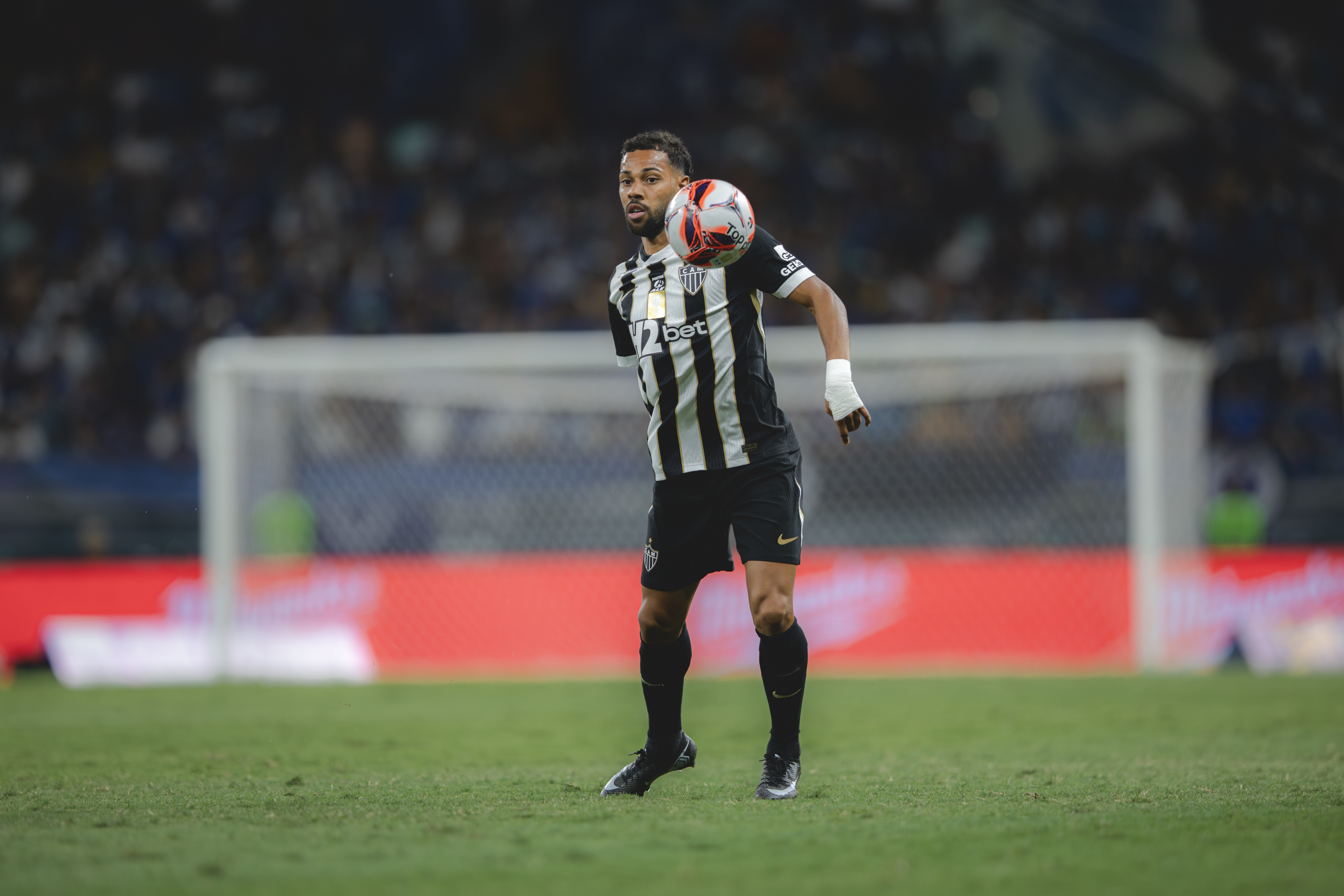 Renan Lodi Retorna ao Athletico-PR Após Frustrar Torcida e Assinar com Atlético-MG
