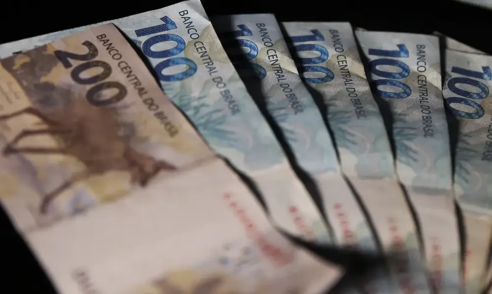 Renda média dos brasileiros supera R$ 2.200 e atinge recorde em 2025: Clique aqui para saber onde é maior!