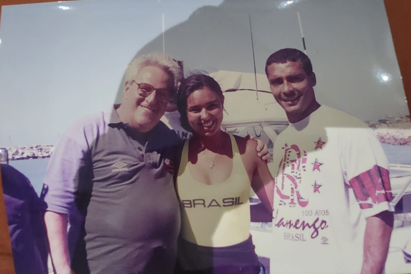 Resgatada por Romário, velejadora é paratleta do tiro com arco e cita "choque" ao ver joga