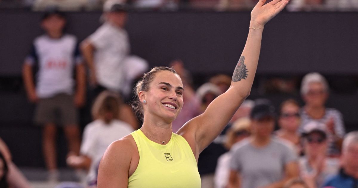 Sabalenka estreia com vitória dominante em Brisbane; Kyrgios é eliminado