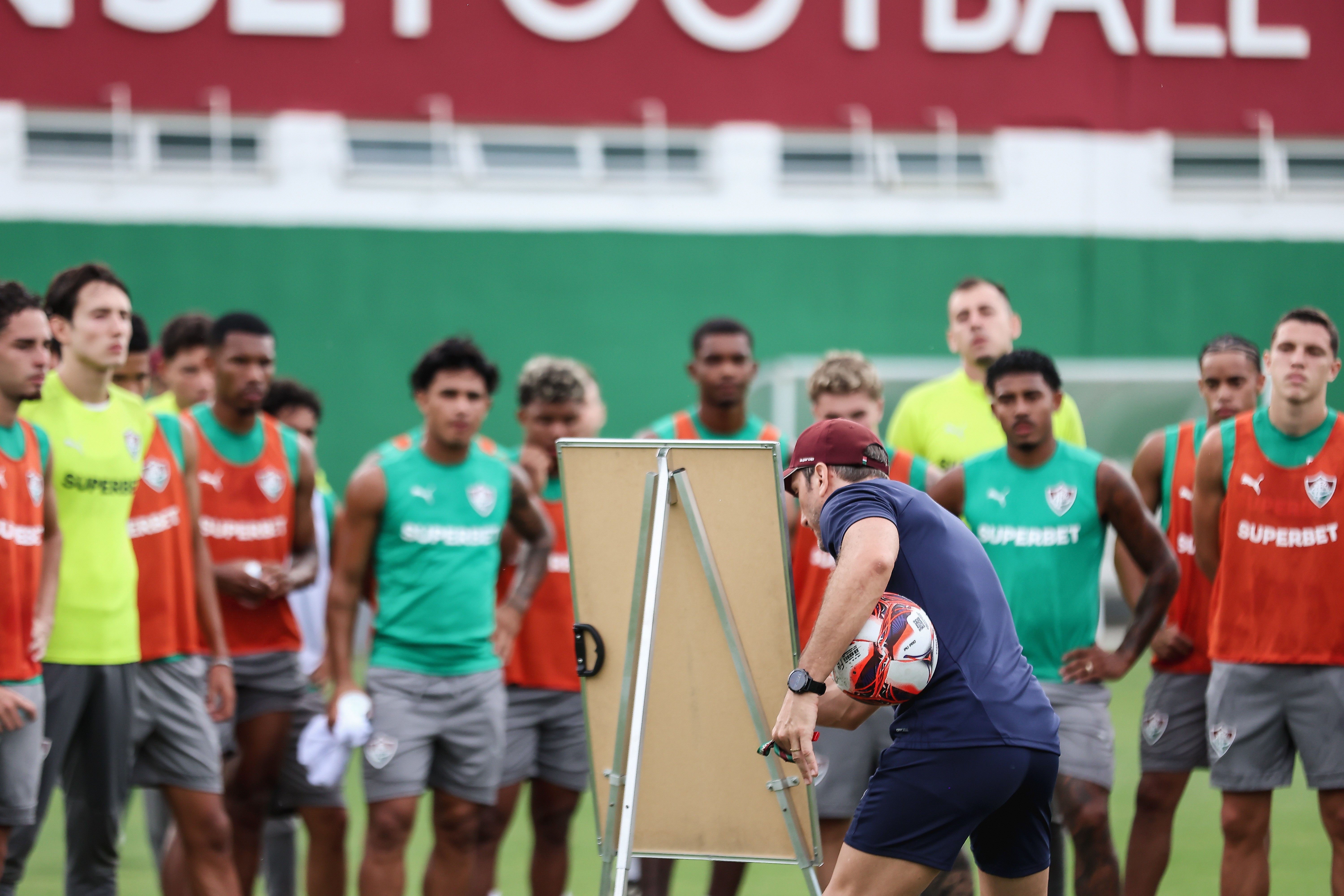 Saiba como tem sido a rotina de treinos de Zubeldía no Fluminense