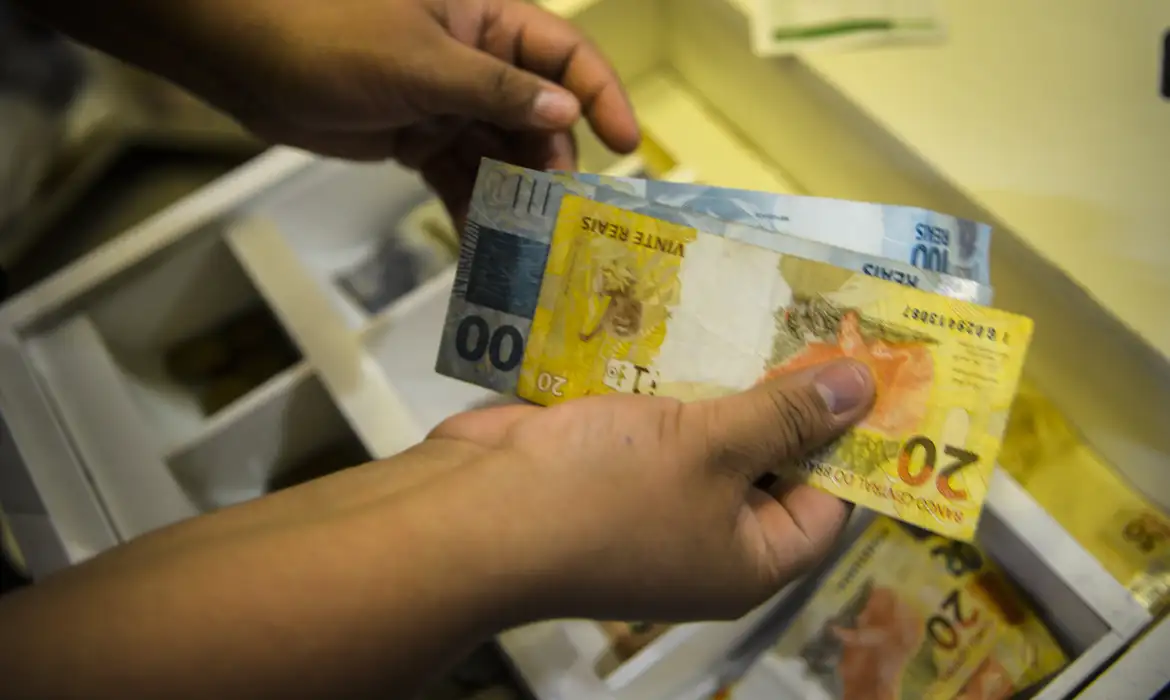 Salário Mínimo de R$ 1.717 previsto para 2027: Entenda o Reajuste
