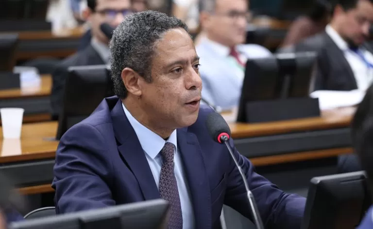 Salário Mínimo para Estagiários se Torna Realidade: Projeto de Lei 6350/25