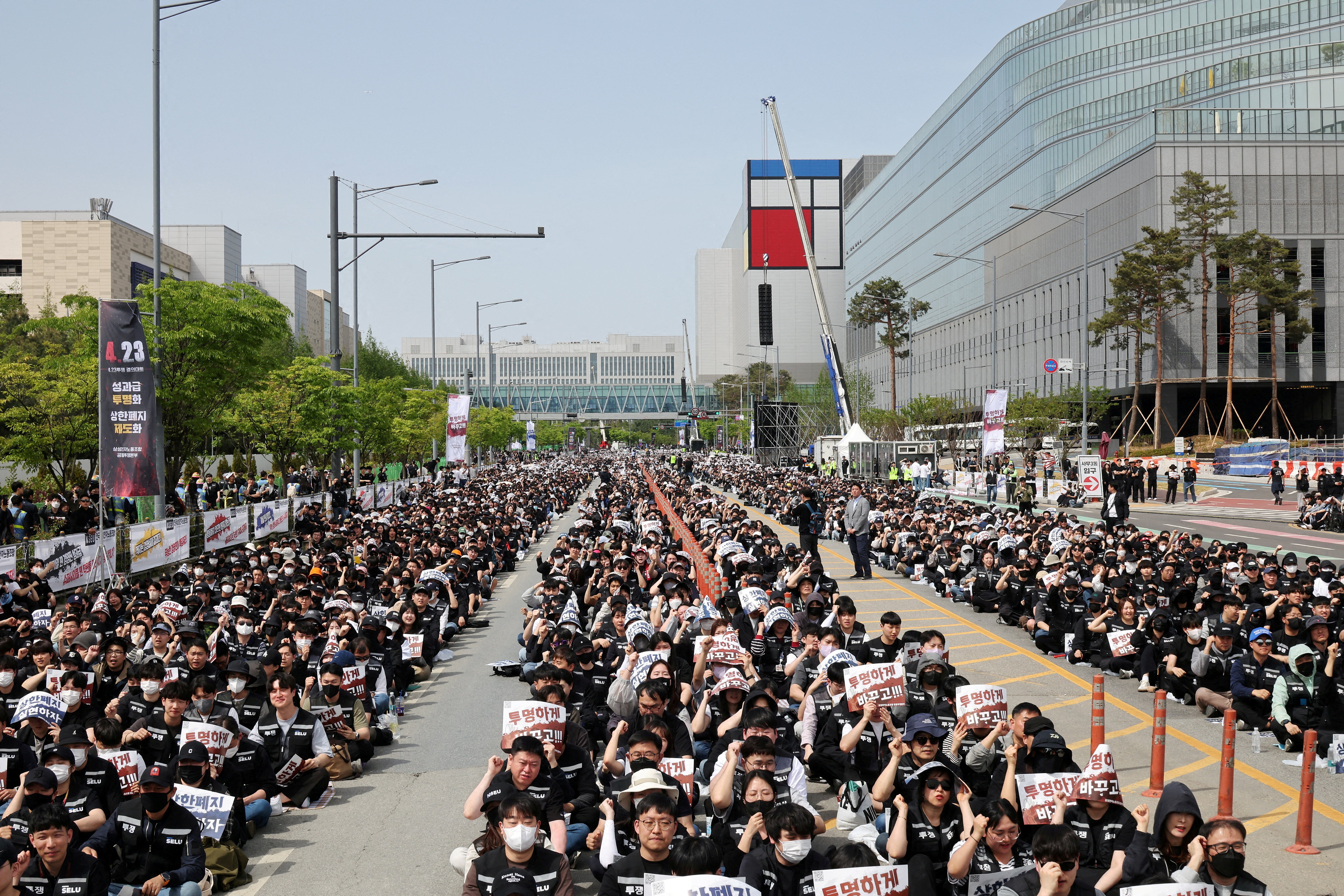 Samsung evita greve de 48 mil trabalhadores com acordo salarial