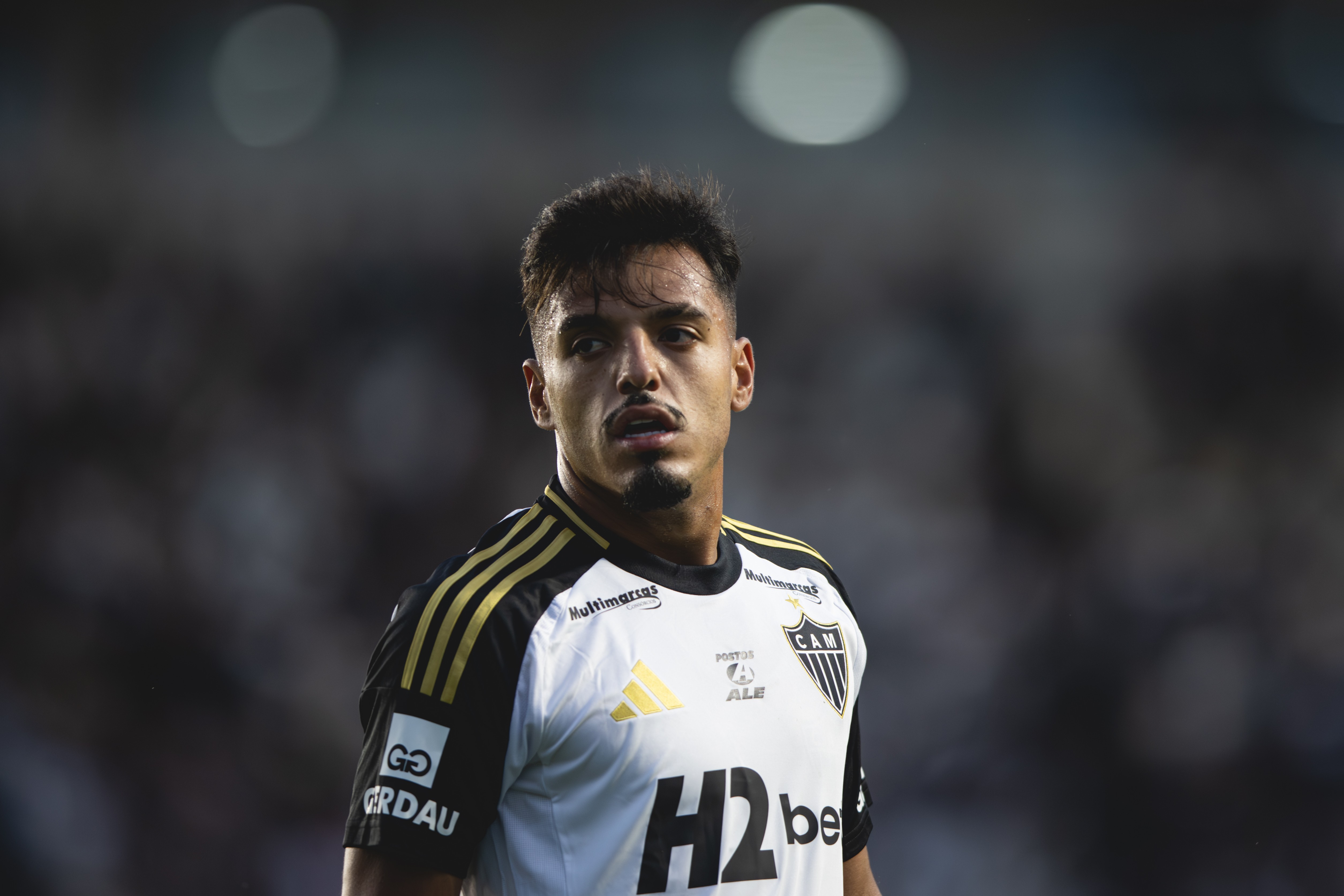 Santos encaminha a contratação do volante Gabriel Menino, do Atlético-MG
