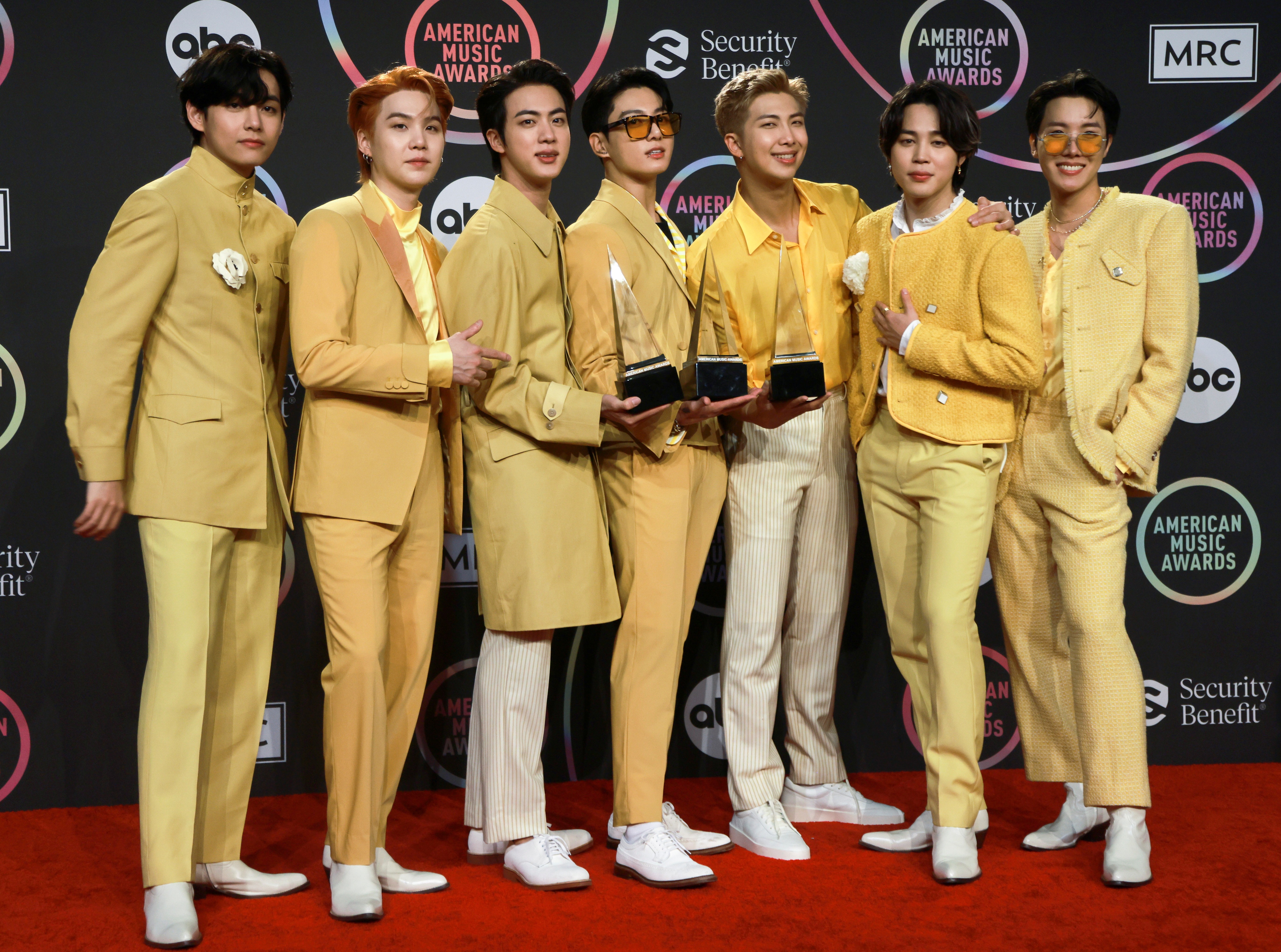 Seja Cauteloso: Golpistas Crian Páginas Falsas para Vender Ingressos de Shows do BTS no Brasil