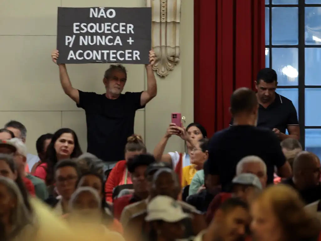Sem reformar as Forças Armadas, democracia segue em risco, dizem especialistas