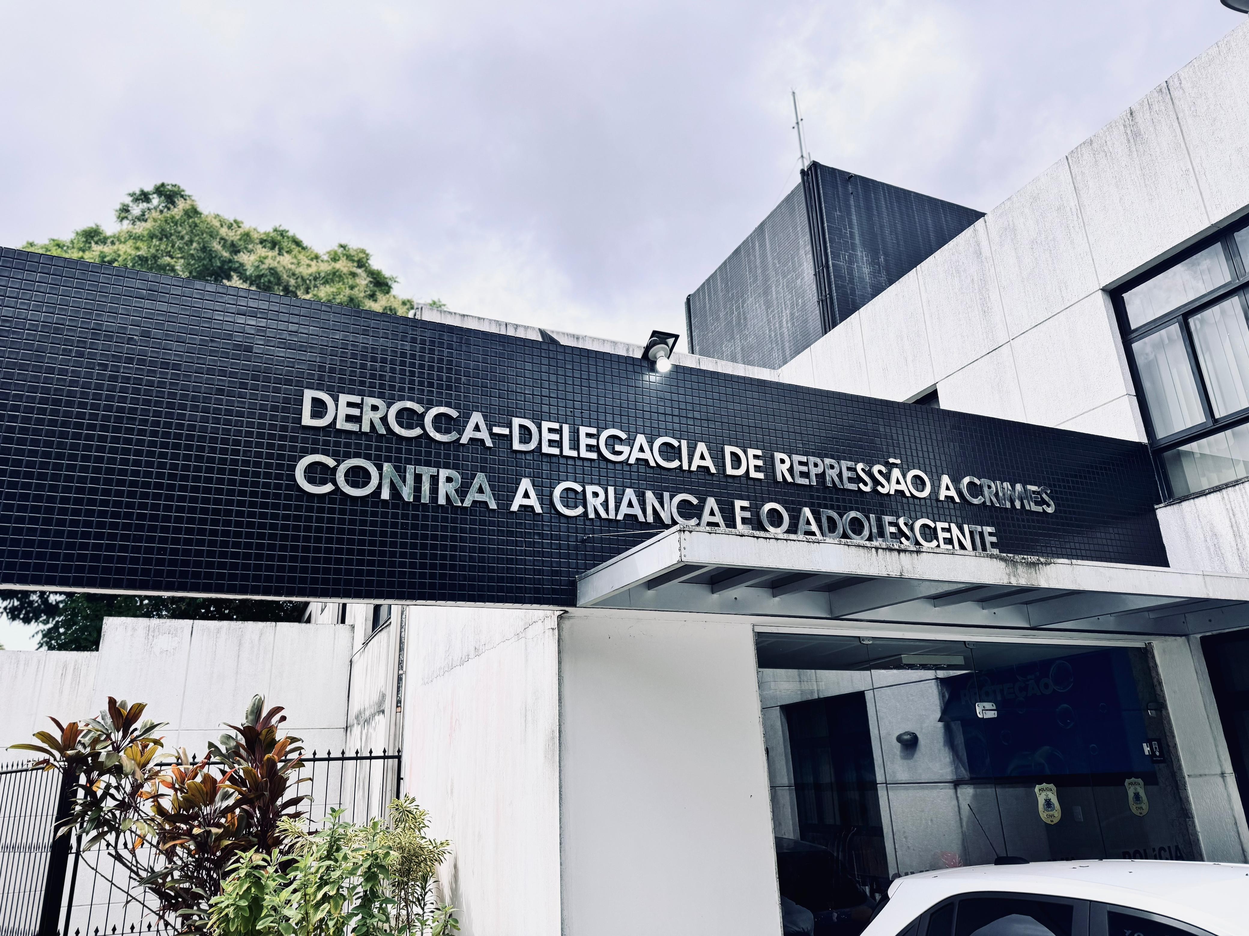 Sete jovens são presos após invadirem casa e fazerem adolescente de 16 anos refém no subúr