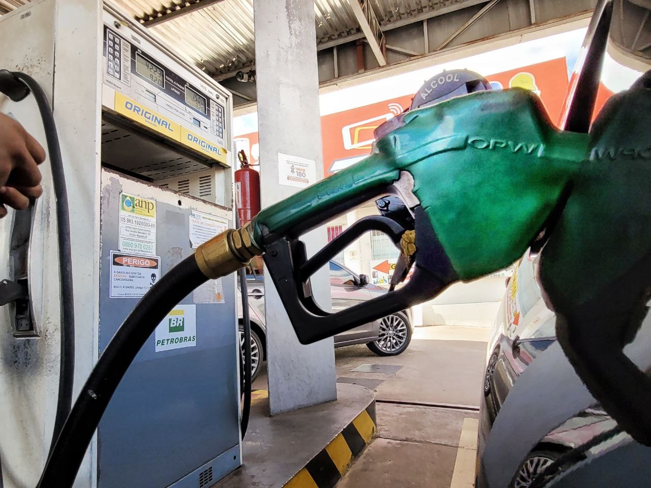Seu carro bebe muito ou pouco? Descubra o consumo de todos os carros zero km brasileiros