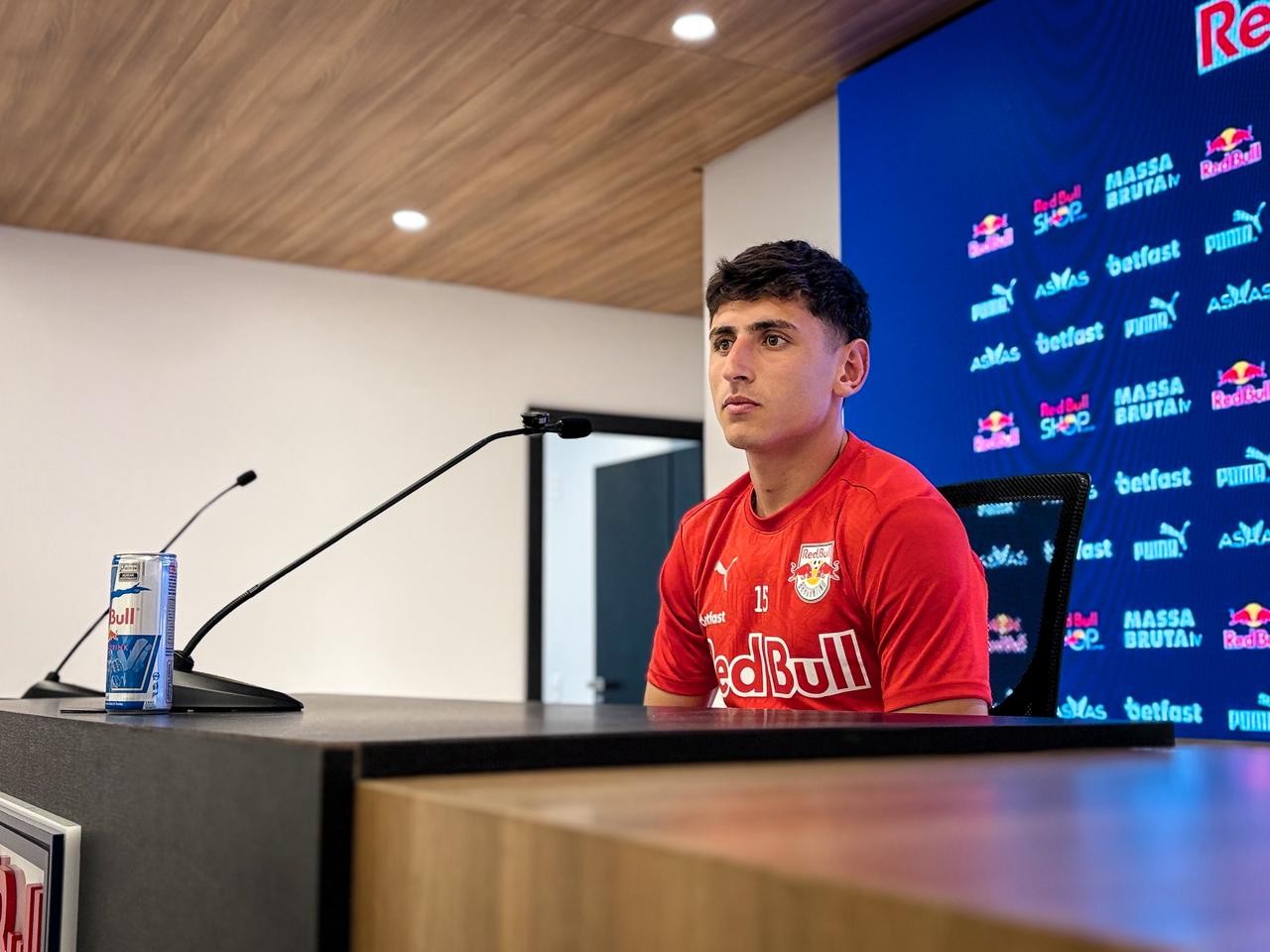 Sosa se apresenta como volante mais avançado e diz estar apto para estrear pelo Bragantino