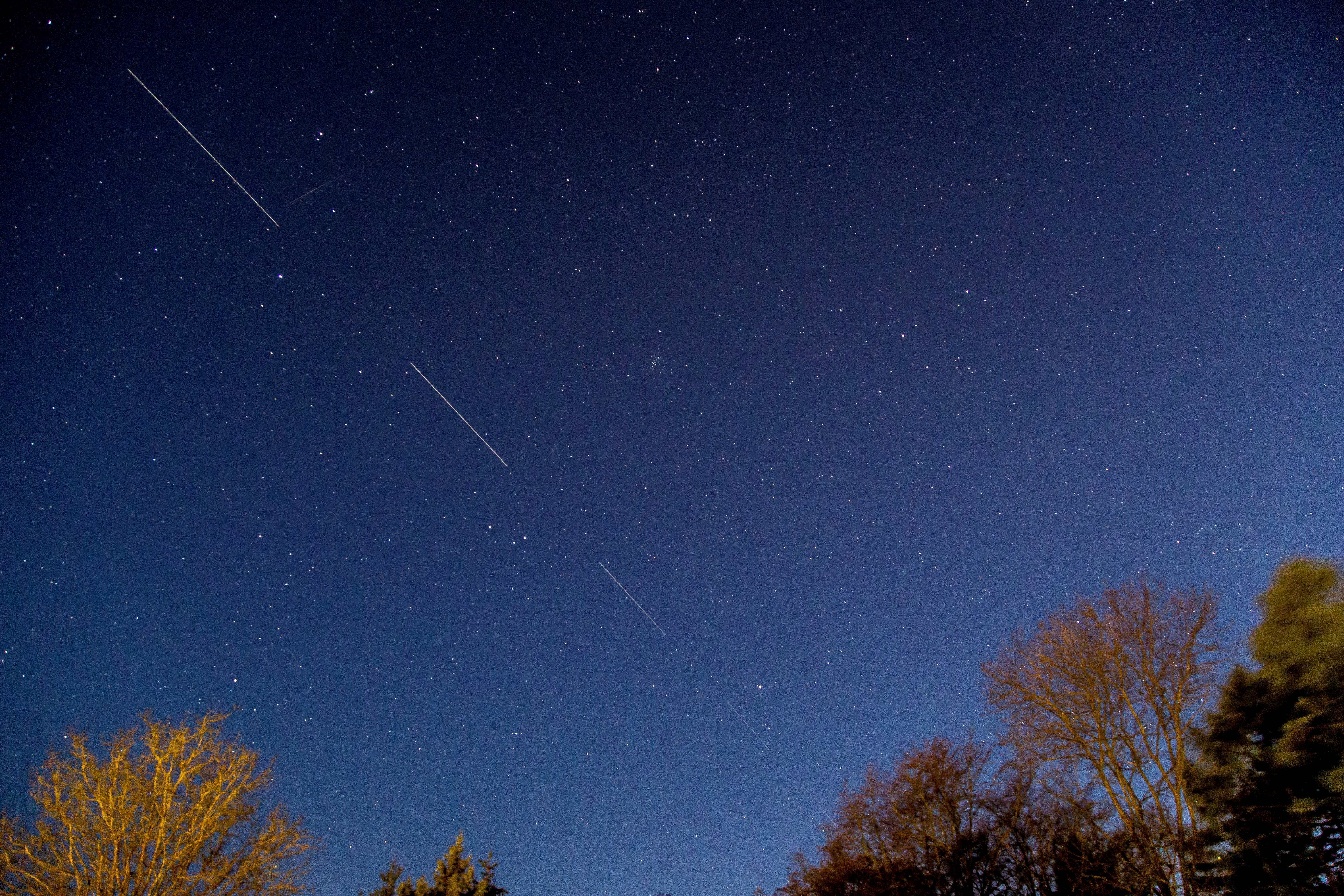 Starlink vai baixar altitude de satélites para reduzir risco de colisão