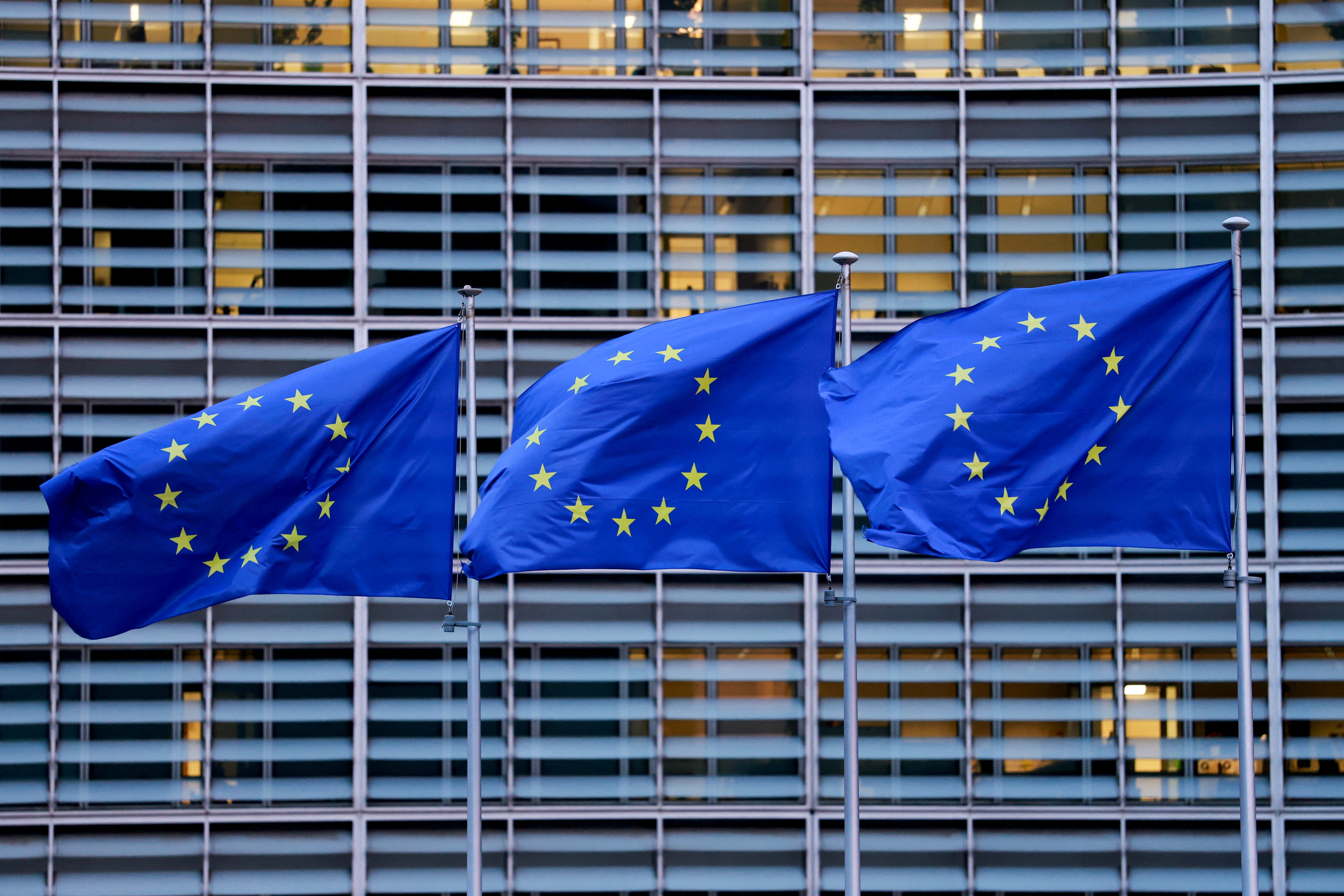 Tarifas de Aço: União Europeia Dobla Taxas para Proteger Siderúrgica